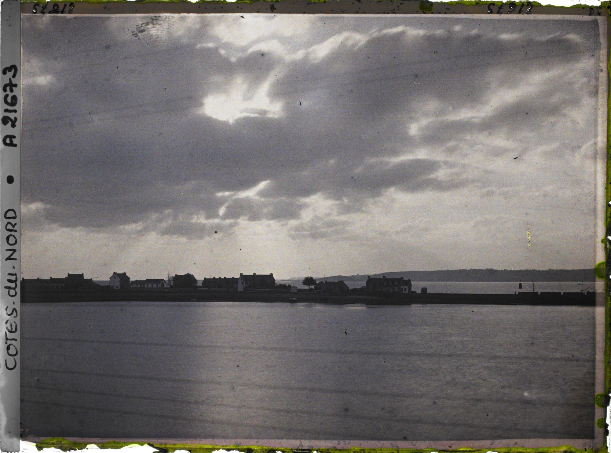 Image représentant Lever de soleil sur la rade de Perros-Guirec