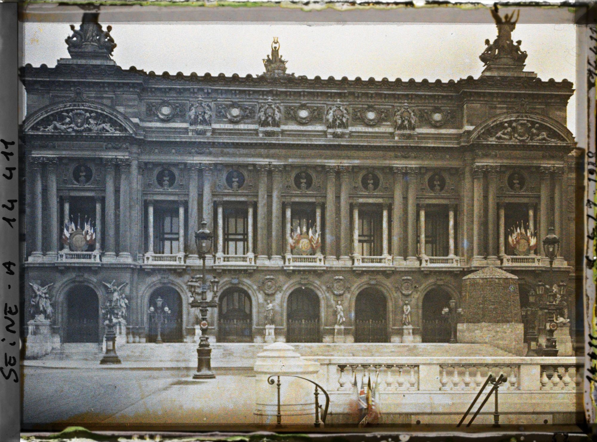 Image représentant L'Opéra Garnier, place de l'Opéra