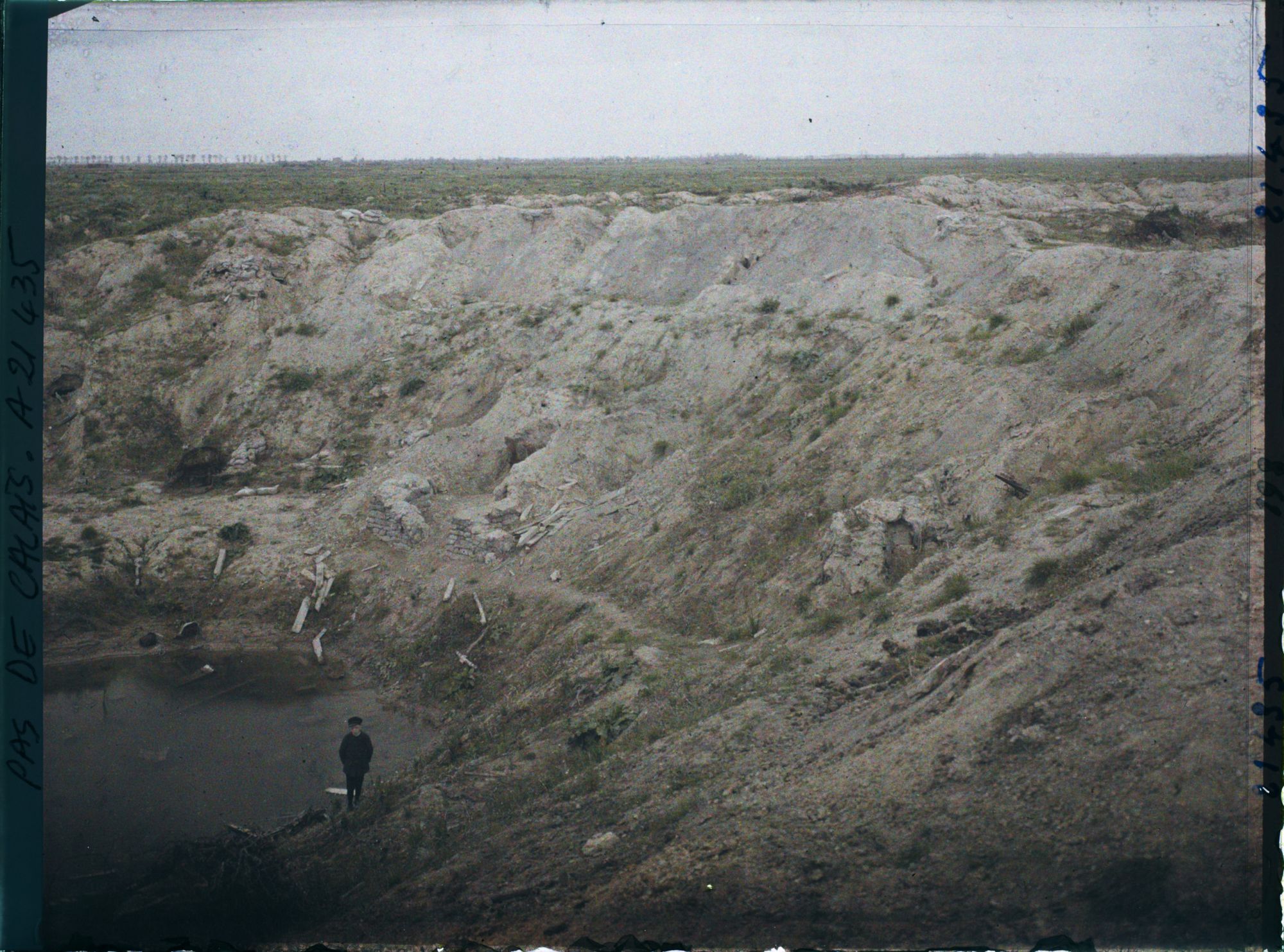 Image représentant France, Givenchy, Un grand Cratère