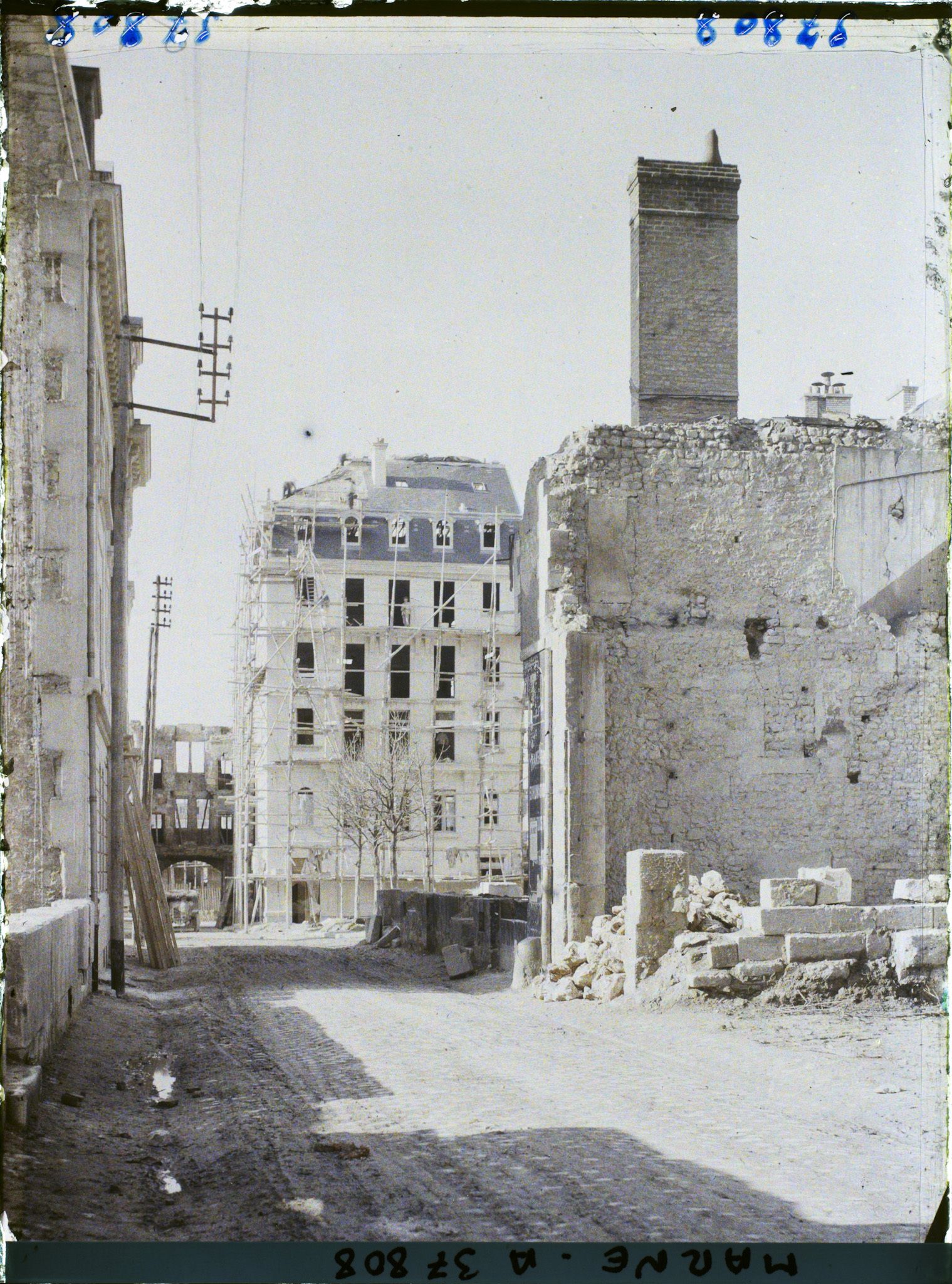 Image représentant France, Reims, Nouvel aspect de la Cour du Chapitre