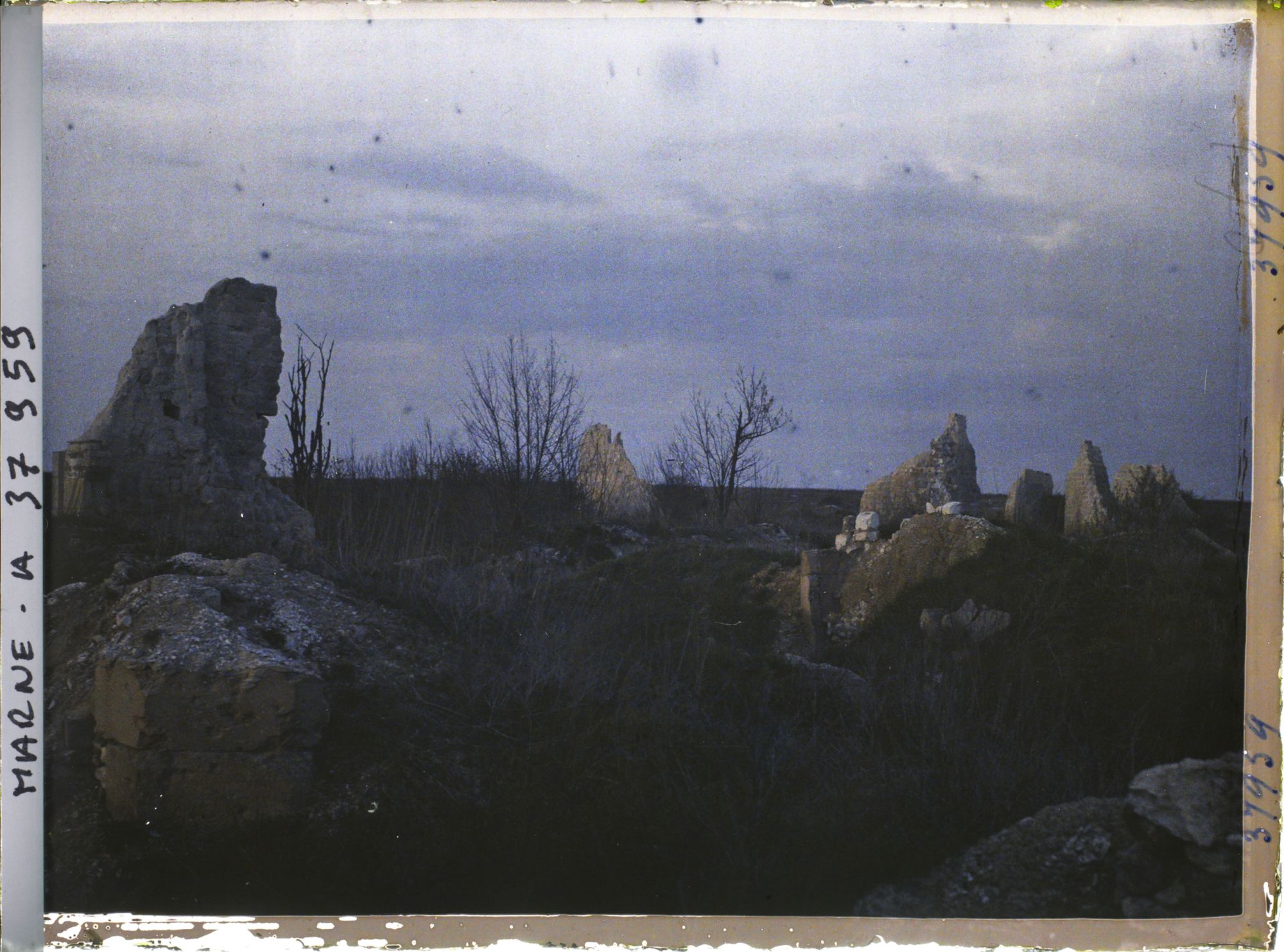 Image représentant France, Nauroy, Les ruines au Soleil Couchant