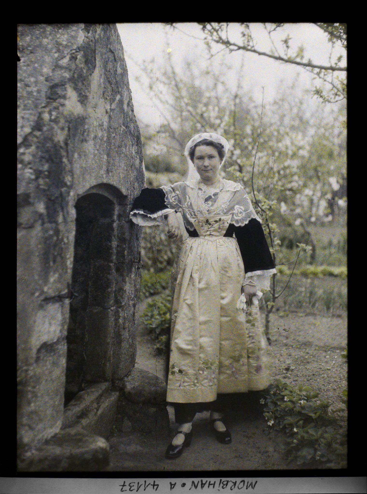 Image représentant Mademoiselle Rozio en costume arzonnais