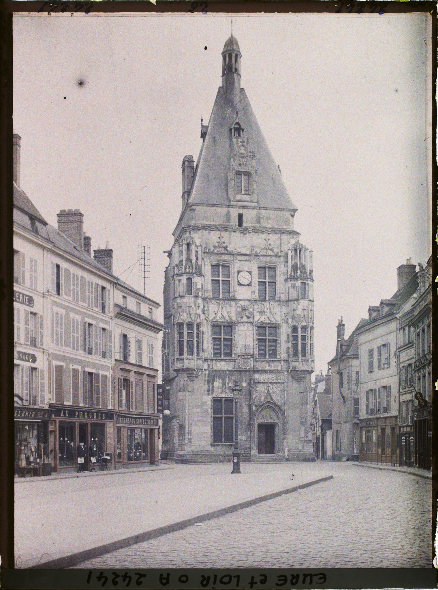 Image représentant Le Beffroi, vu de la Grande Rue Maurice Viollette