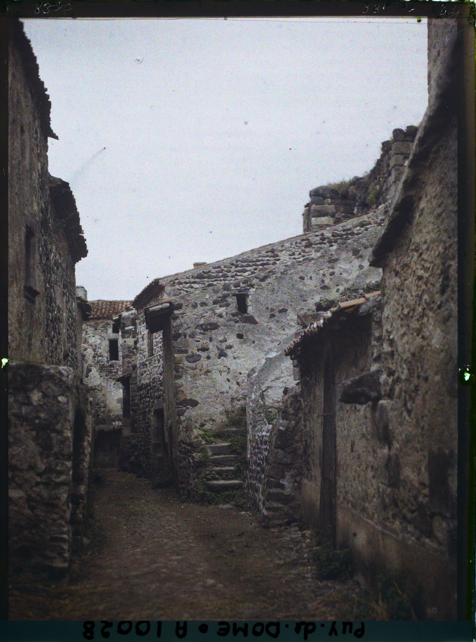 Image représentant France, Ronzières, L'entrée du Village