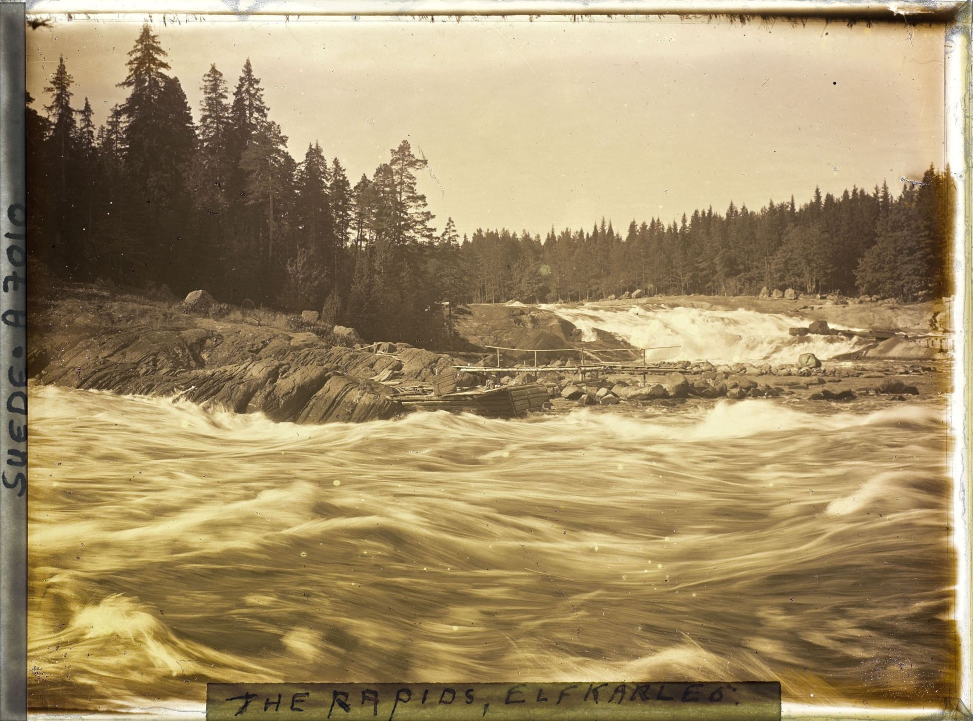 Image représentant Cascade sur le Dalälven depuis un ponton