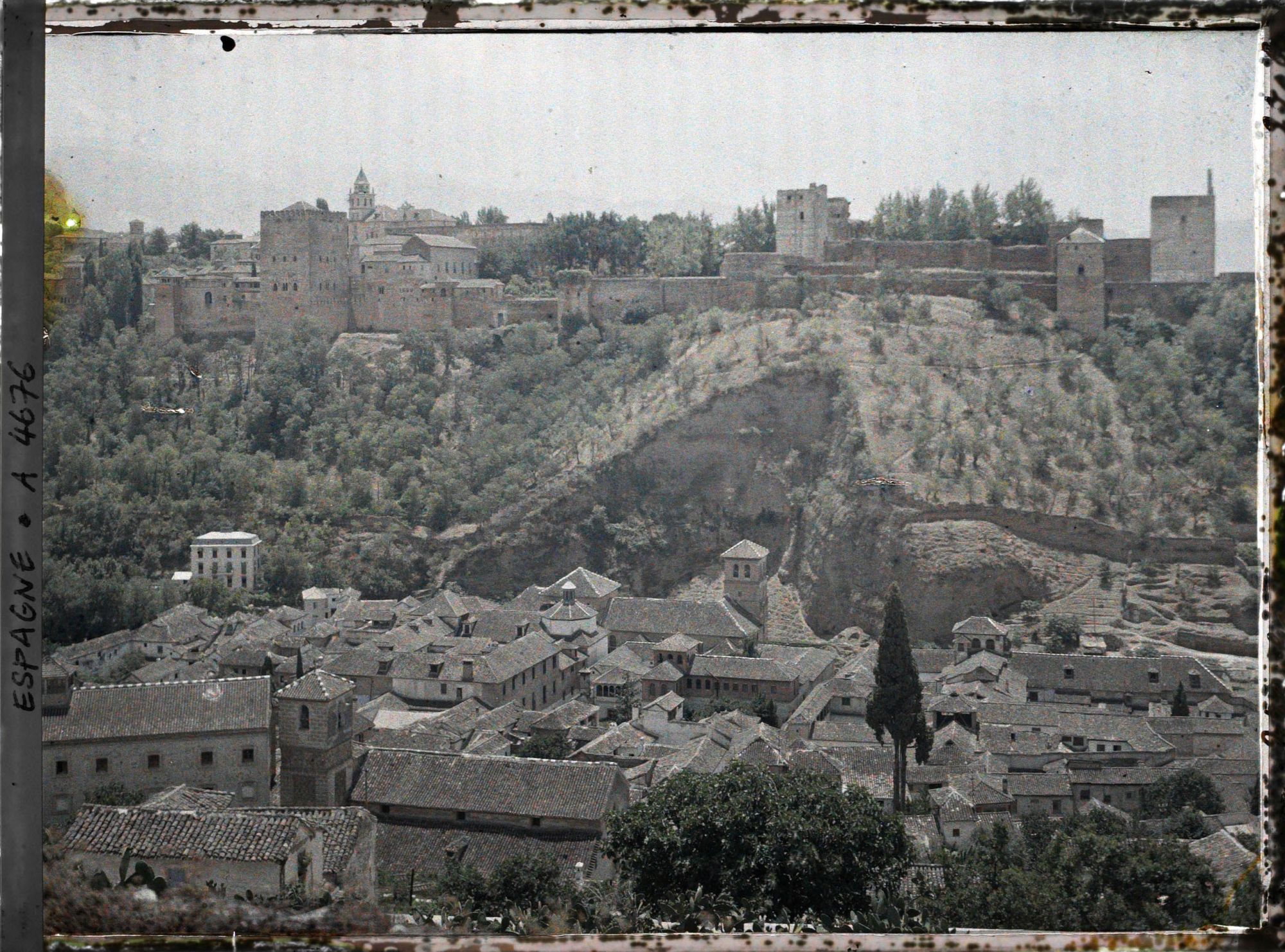 Image représentant L'Alhambra depuis le mirador de San Nicolás dans le quartier de l'Albaicín