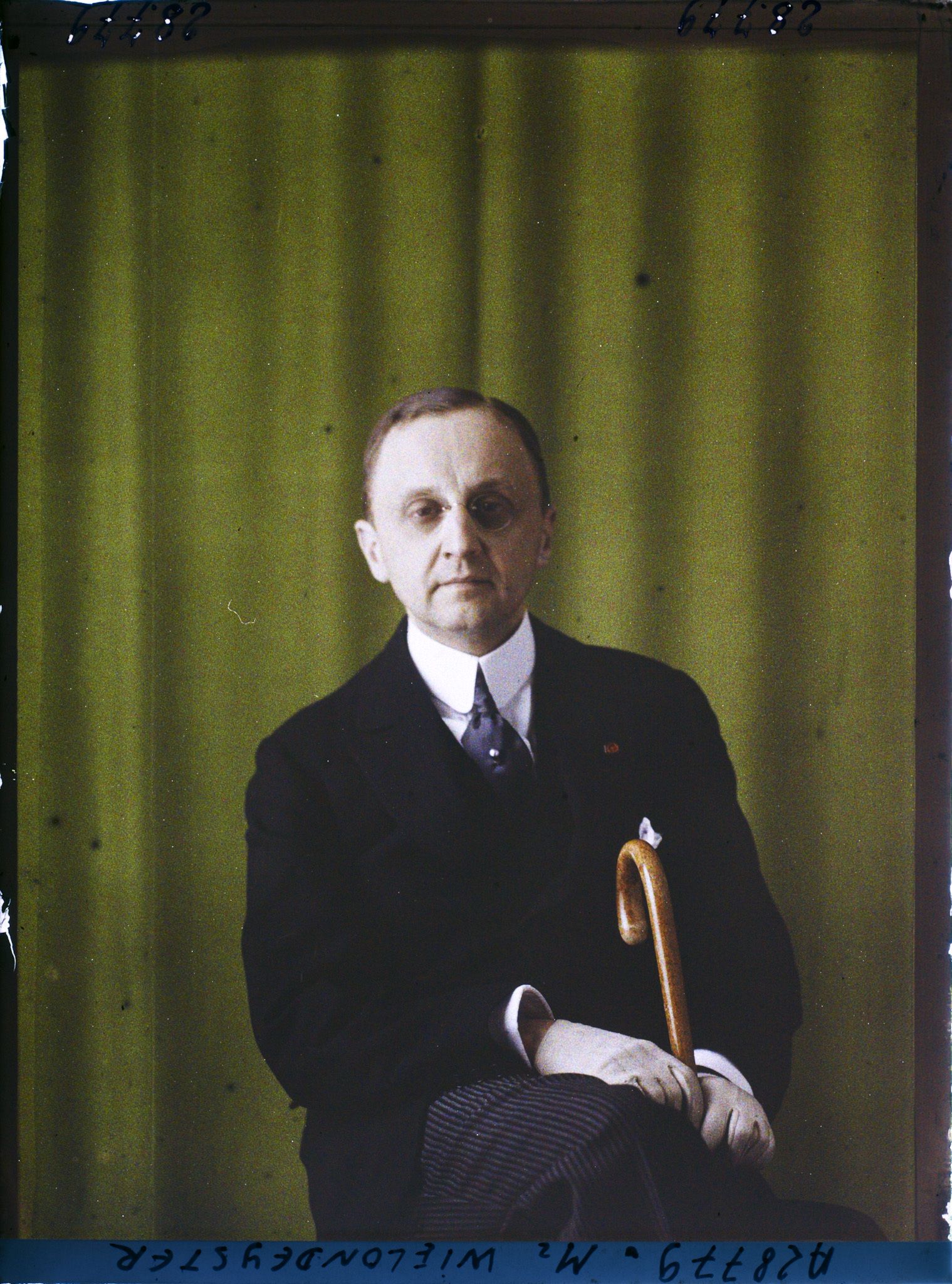 Image représentant https://musee-albert-kahn.s-museum.fr/home/NWQ2OTAwYzNmYjZlZTk1ZWQwODJmMjY4L2dlbmVyaWMtbm90aWNlLXRhYi9hdXRob3JpdHkvNjE3YTc5ZjVjZjhiODk2OGIzMzM3ZDIx/5d6900c3fb6ee95ed082f268/generic-notice-tab/authority/617a79ebcf8b8968b3337a8c Monsieur Wielondeyster