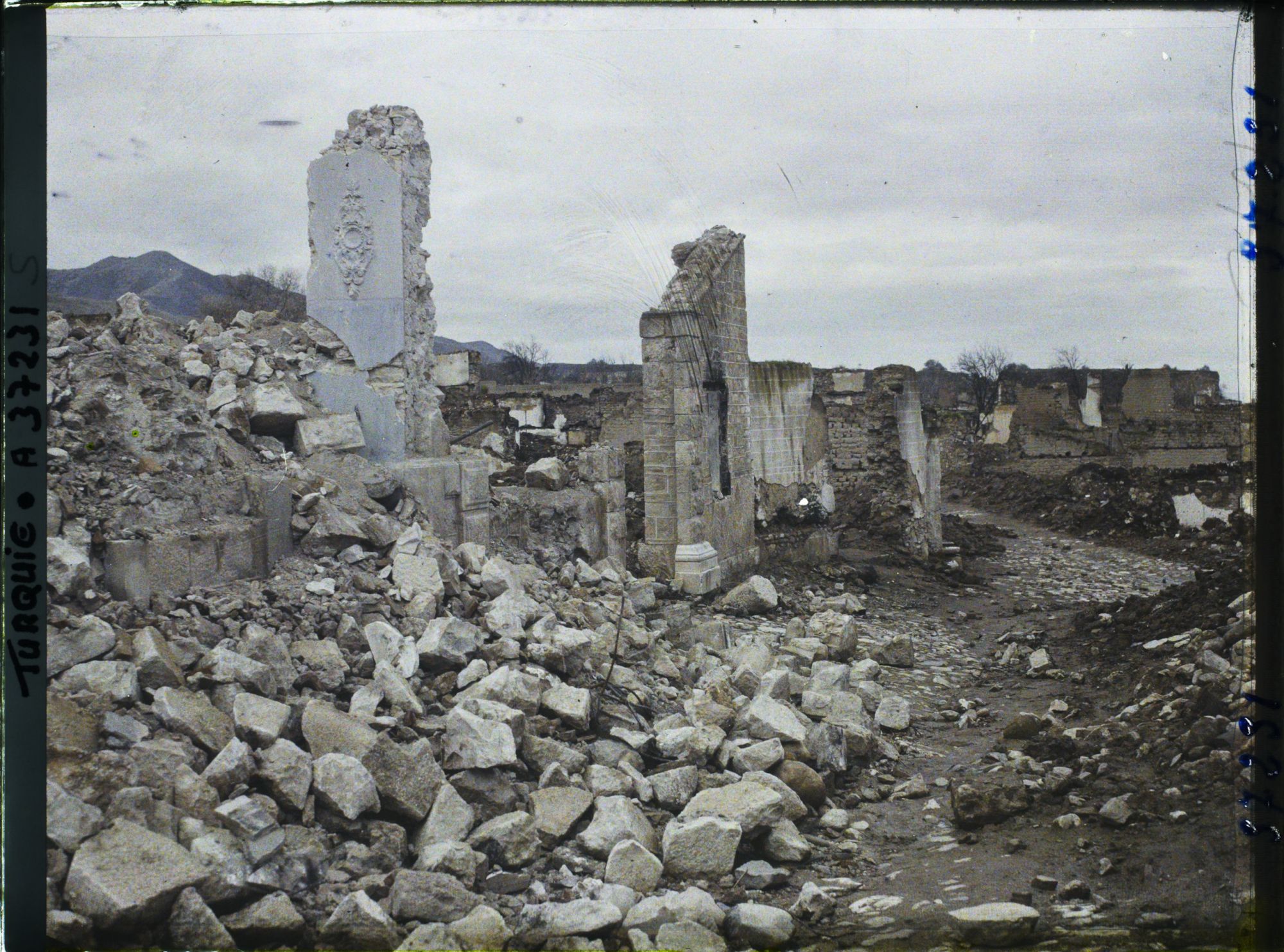 Image représentant Turquie, Alacheir, Ruines autour de l'Ecole