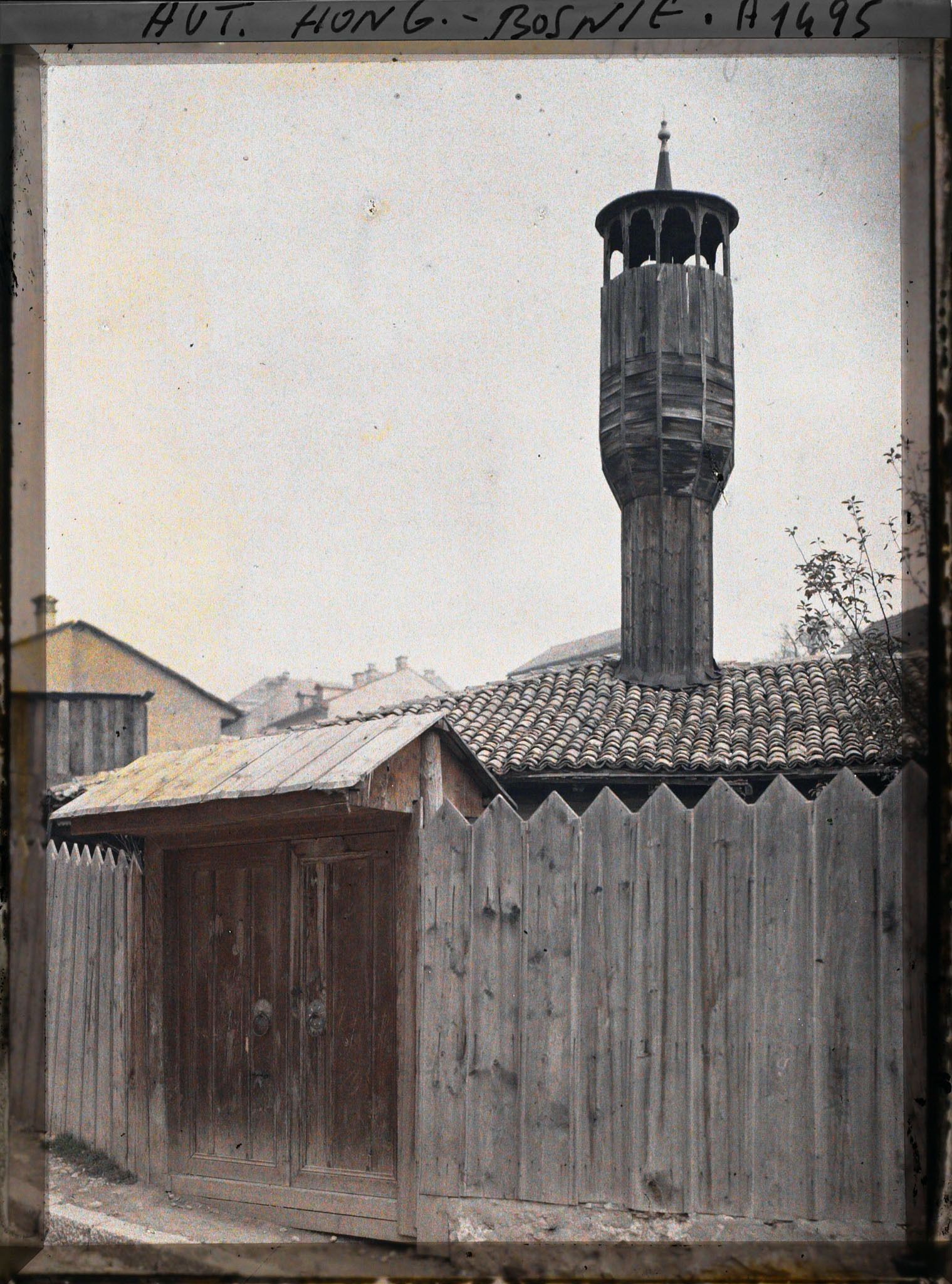 Image représentant Ancienne mosquée à minaret de bois