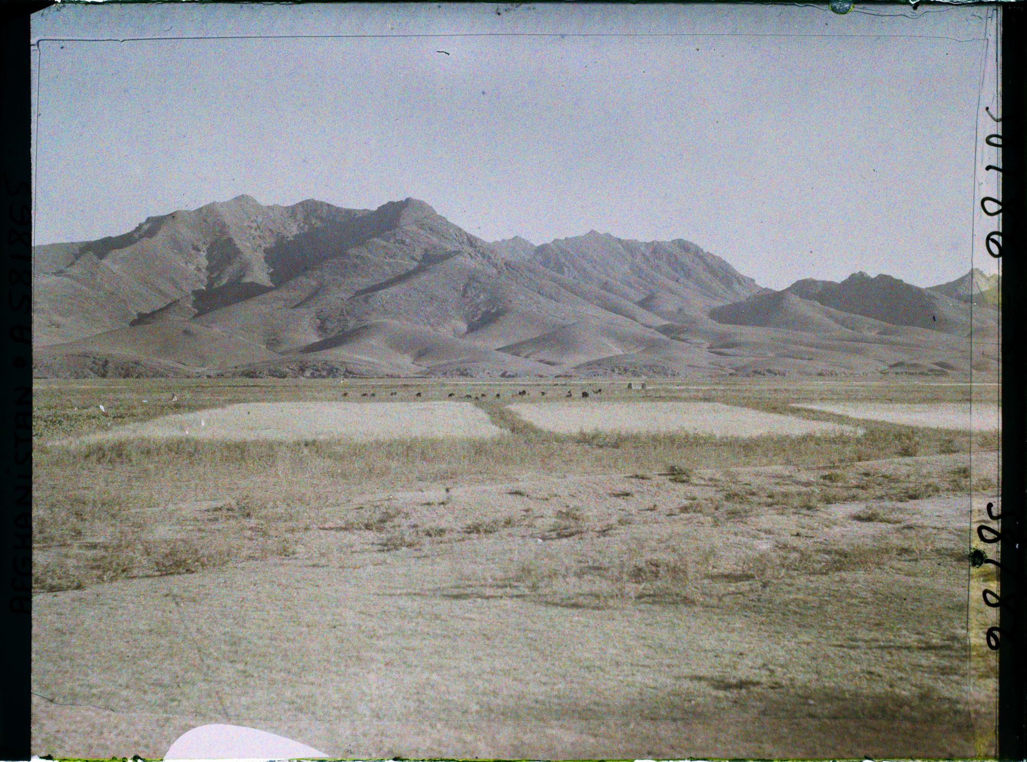 Image représentant Afghanistan, Solzevar, Chaîne de montagnes le long de l'Adraskand