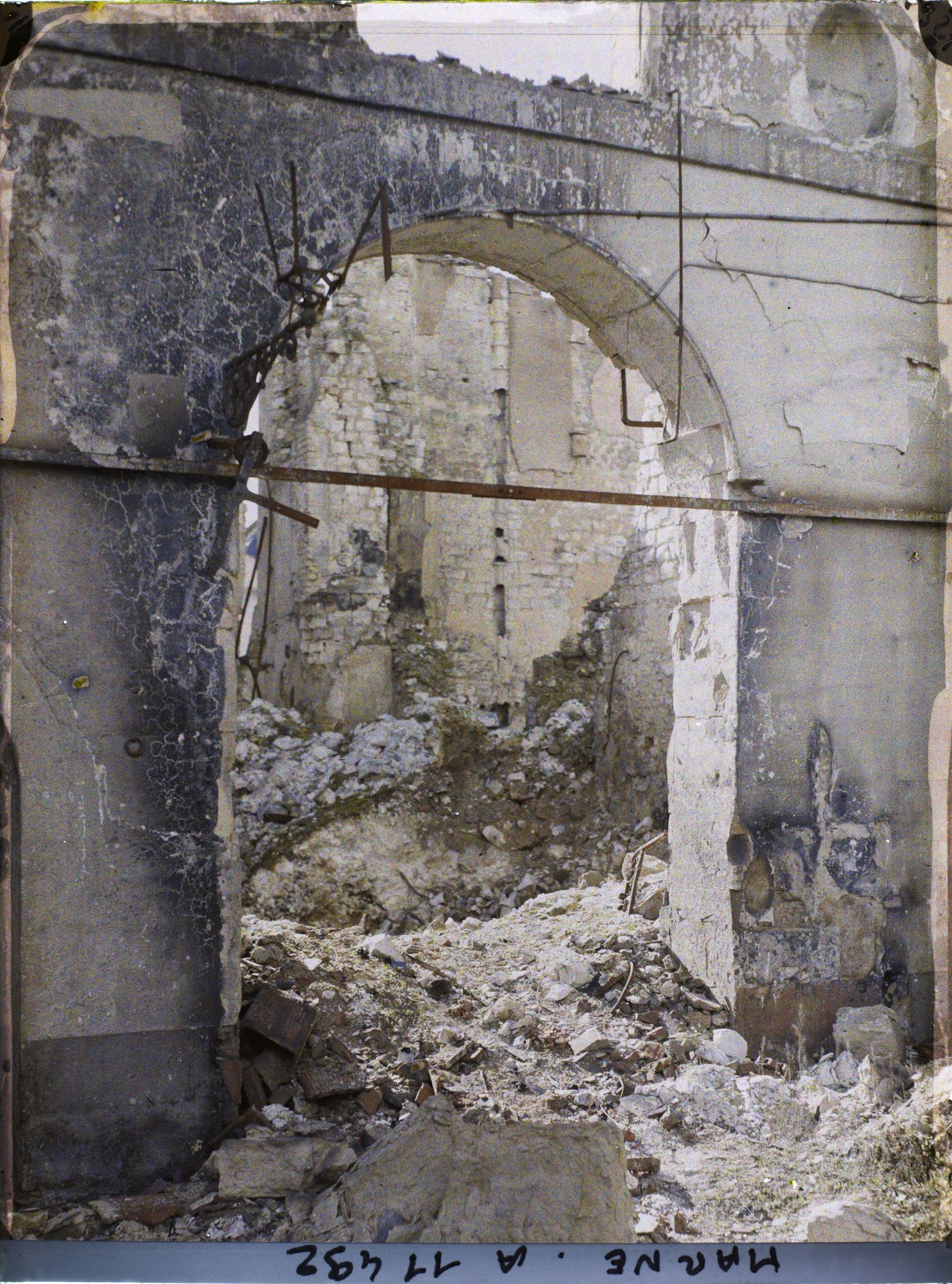 Image représentant L'entrée d'une habitation, rue Eugène Desteuque