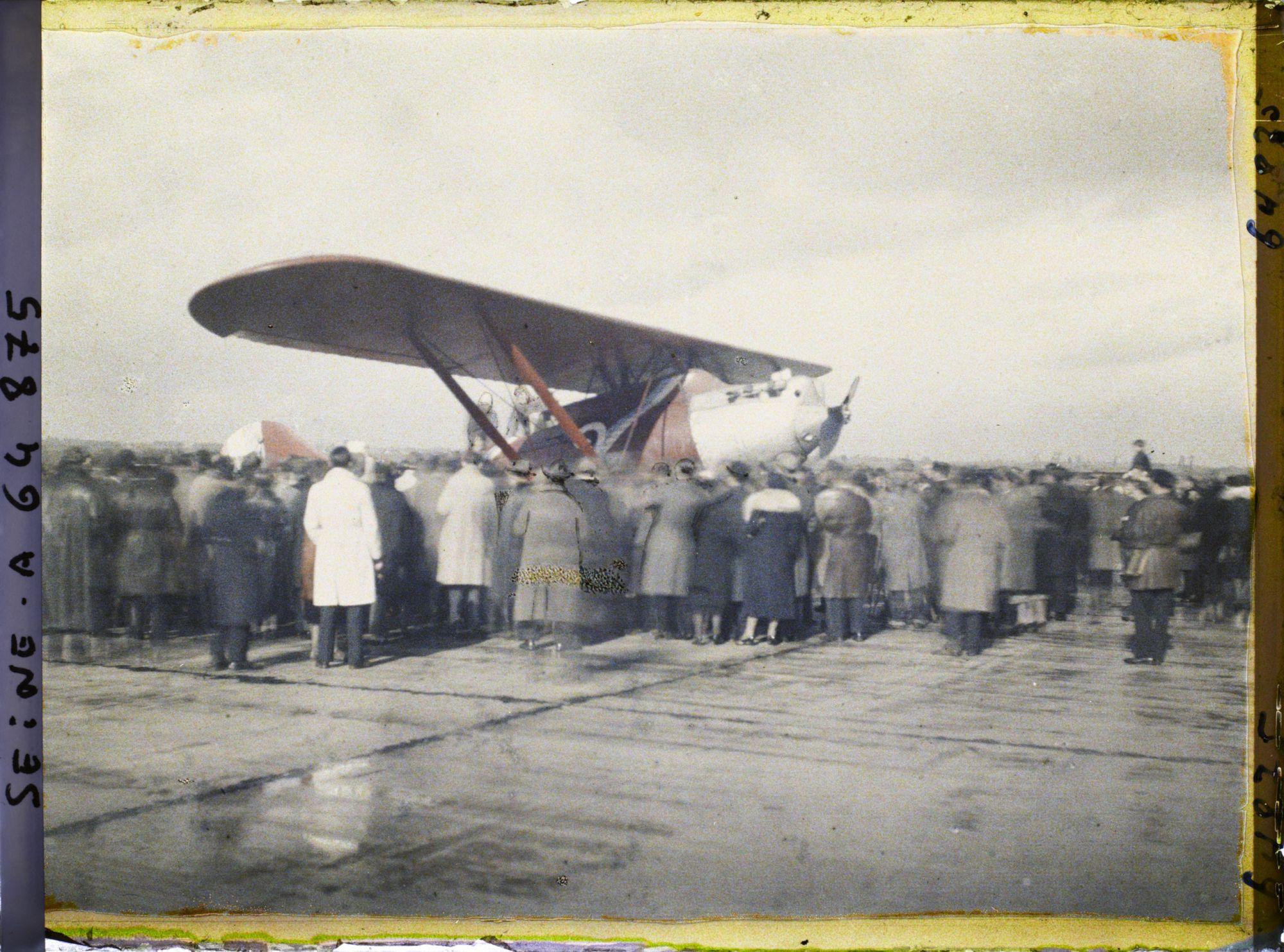 Image représentant Le retour de Costes et Bellonte après leur triomphal raid aérien Paris-New-York, l'atterrissage de l'avion