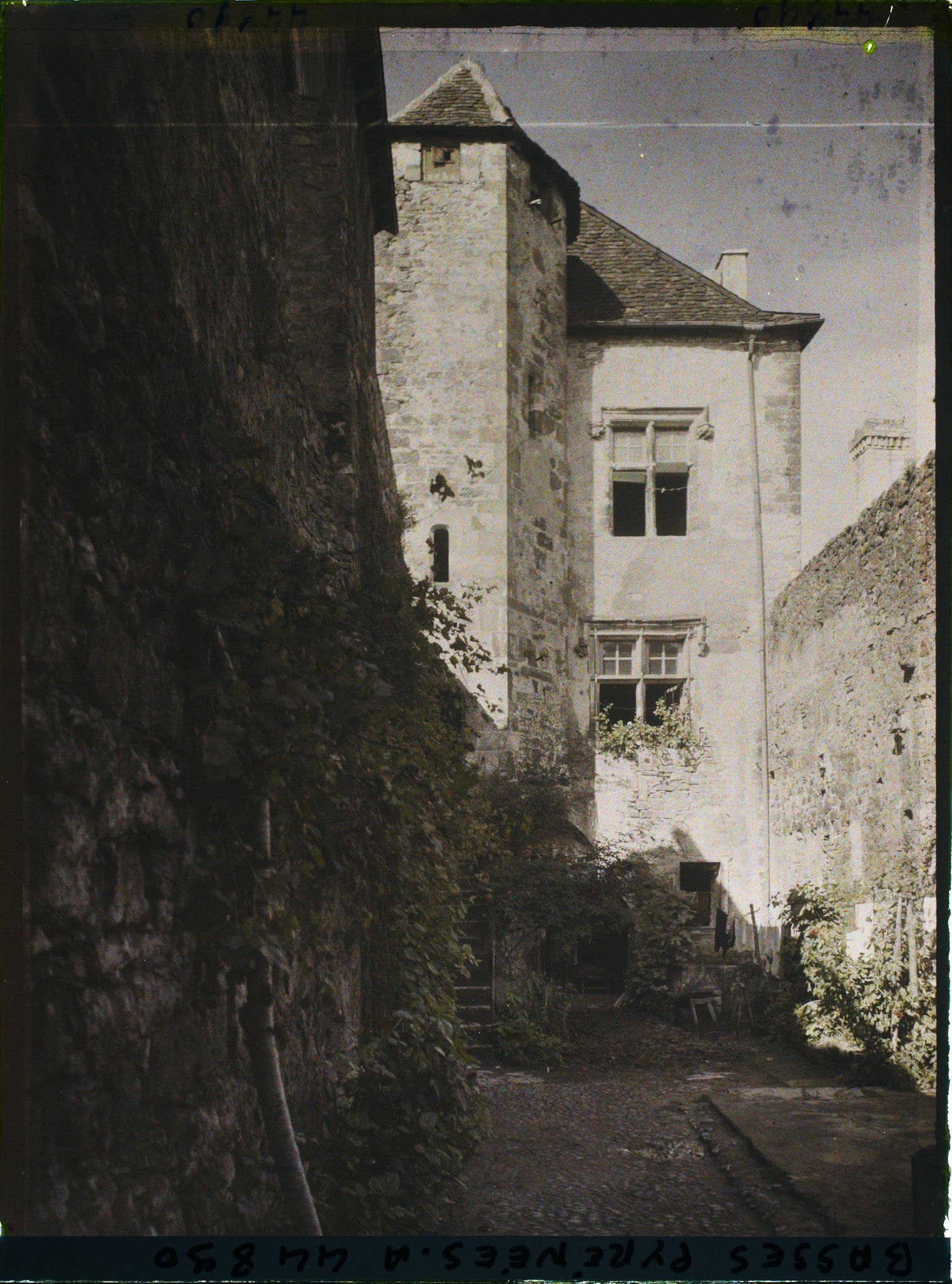 Image représentant France, Orthez, Tour et Corps de bâtiment du temps de Jeanne d'Albret