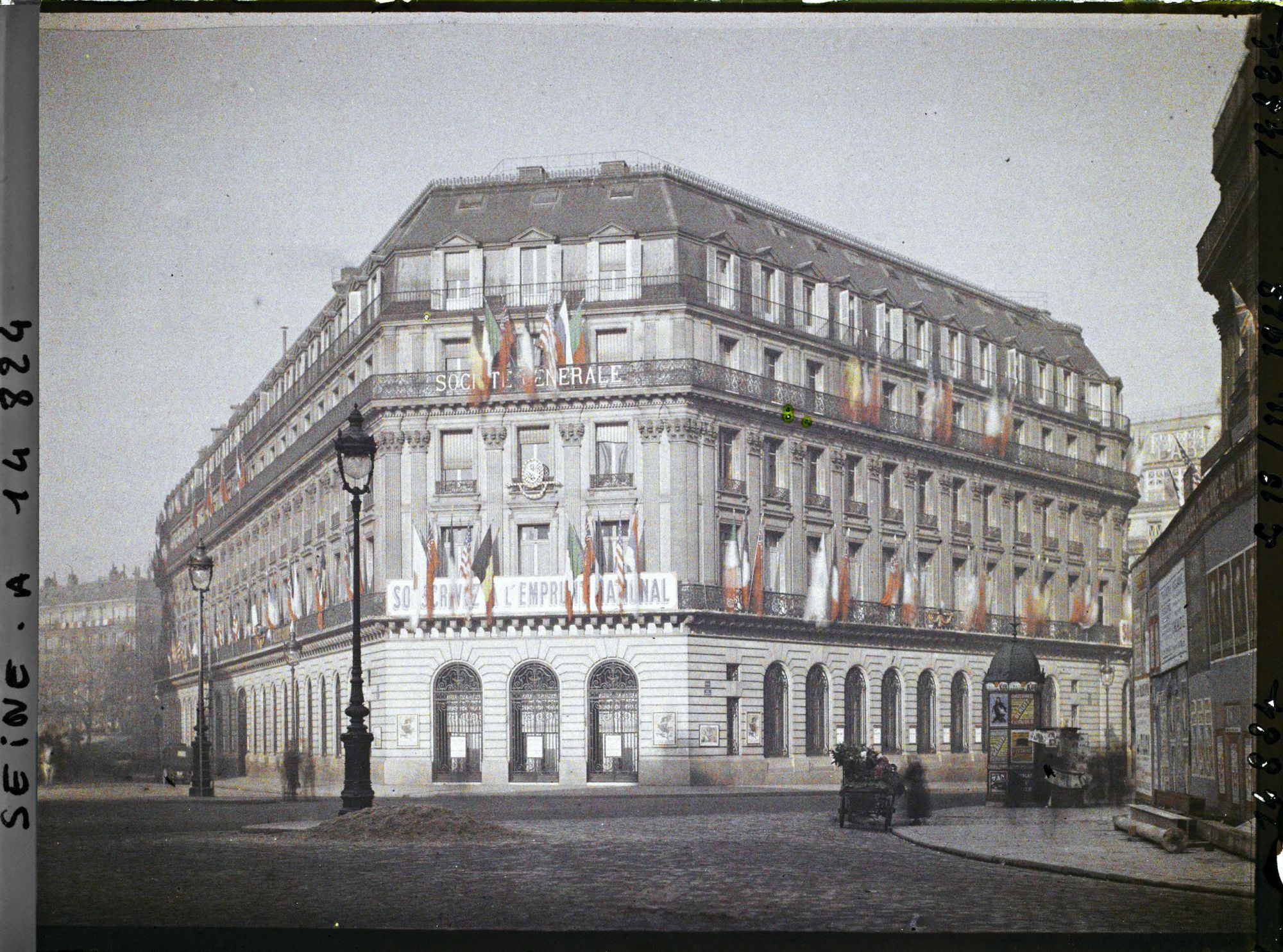 Image représentant L'emprunt national à la Société Générale rue Gluck et rue Halévy, actuelle place Jacques Rouché
