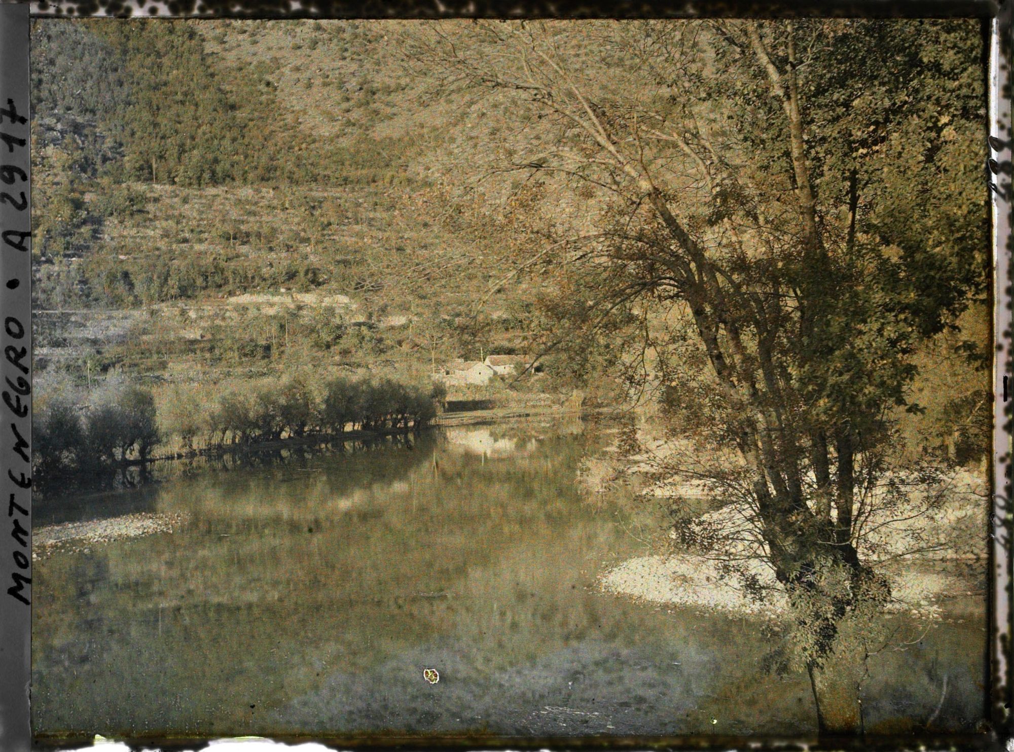 Image représentant maison et reflets