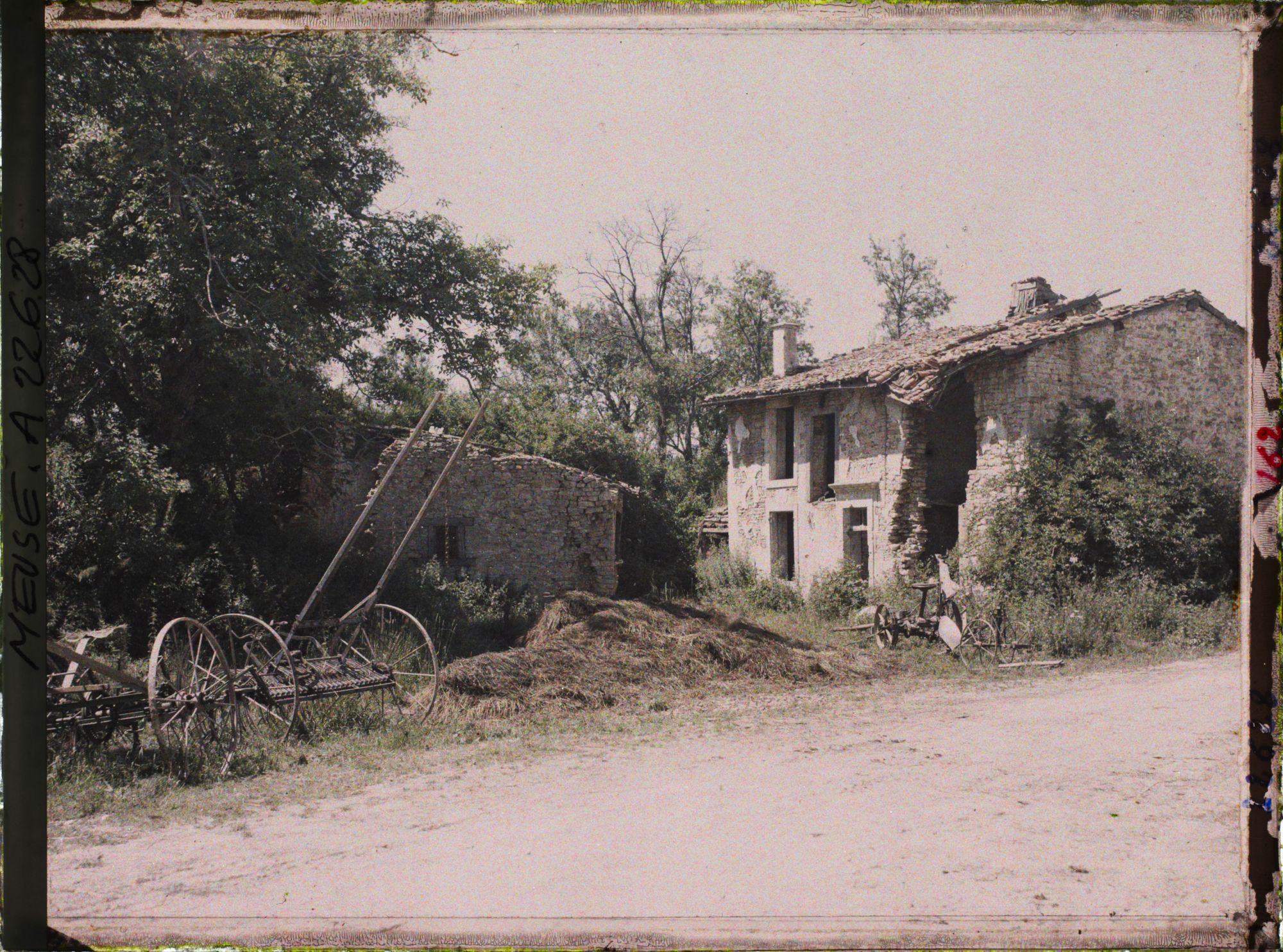 Image représentant France, Marre, Entrée du Village, Nord.
