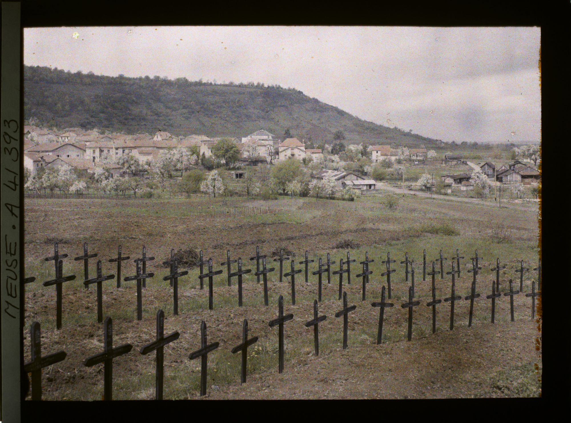 Image représentant France, St Maurice sous les Côtes, Panorama du Village et tombes allemandes