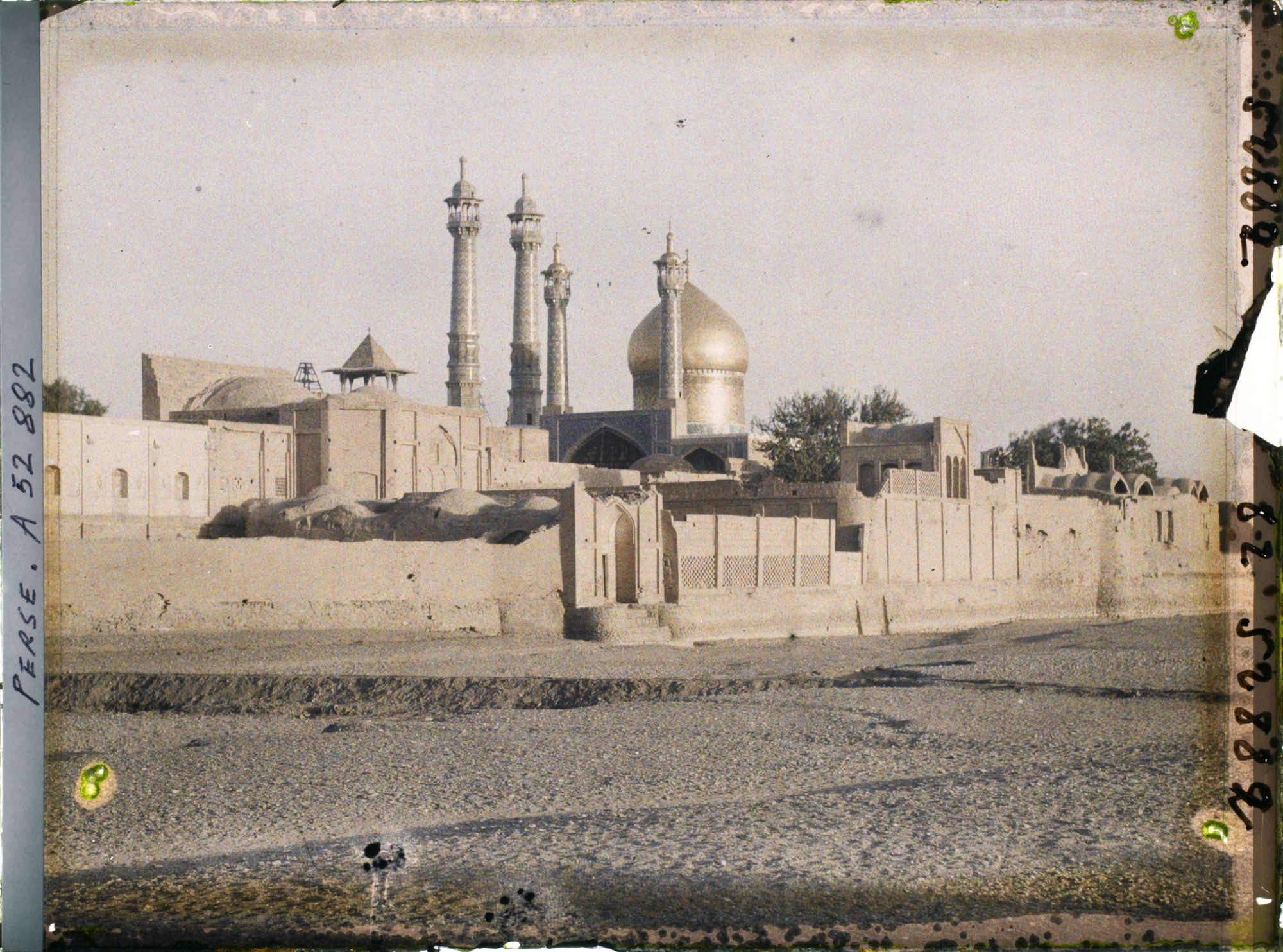 Image représentant Le sanctuaire de Fatima Masoumeh au crépuscule