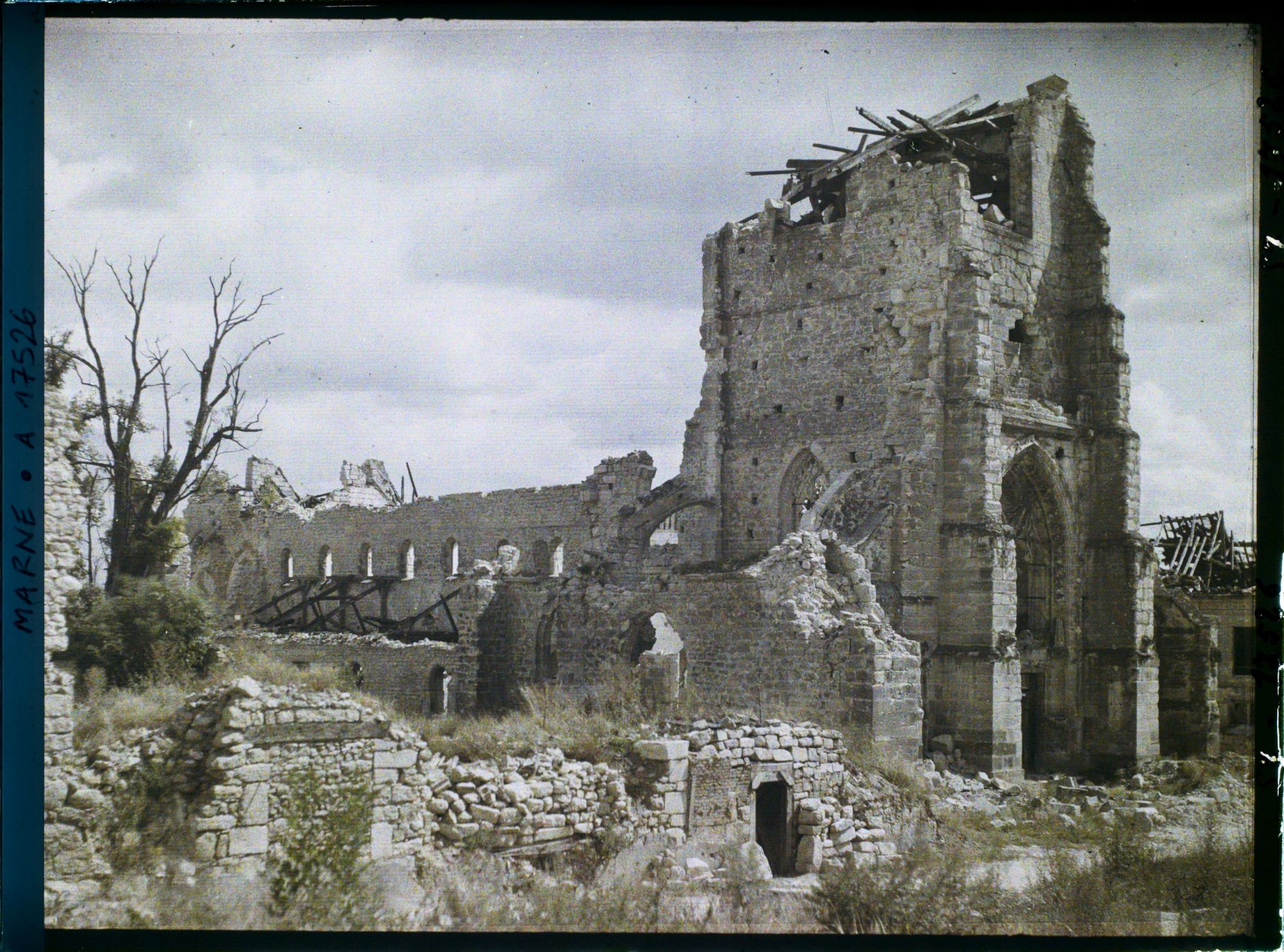 Image représentant France, Cormicy, Ensemble de l'Eglise