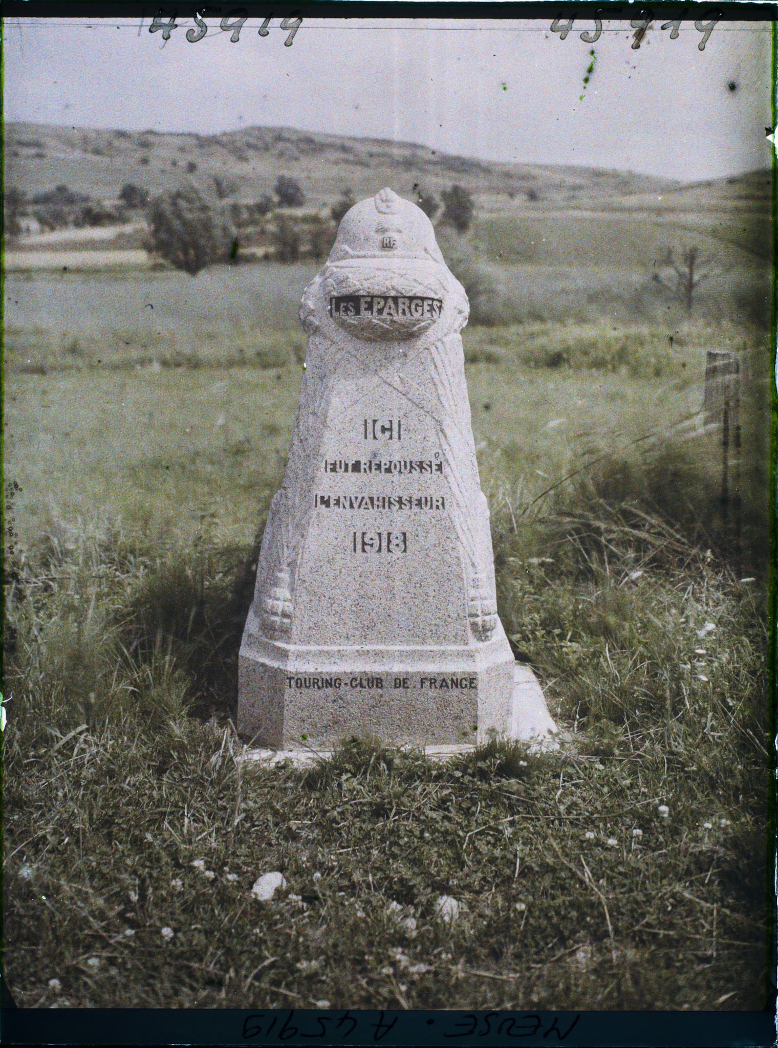 Image représentant France, Les Eparges, Borne du T.C.