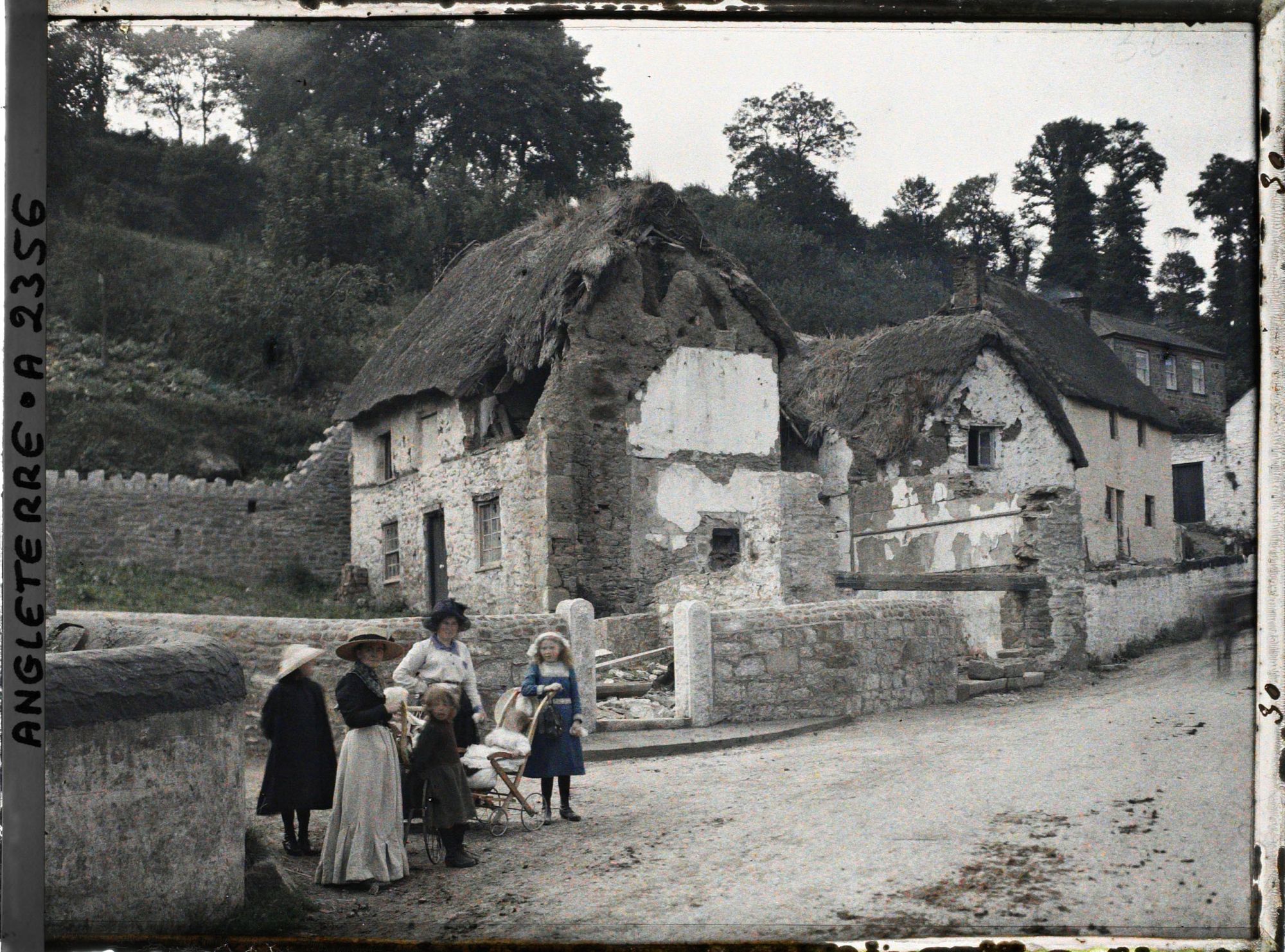 Image représentant Groupe d'individus dans un quartier de la ville