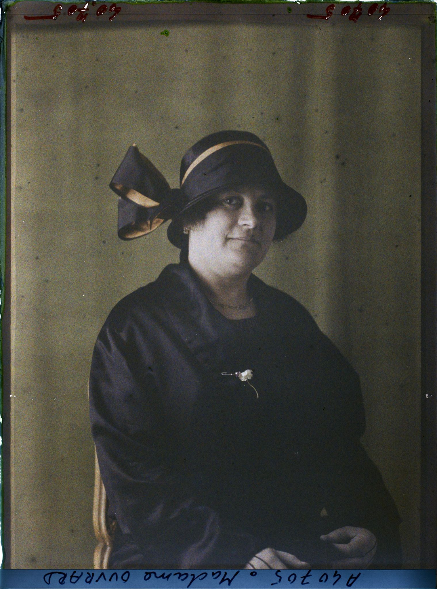 Image représentant https://musee-albert-kahn.s-museum.fr/home/NWQ2OTAwYzNmYjZlZTk1ZWQwODJmMjY4L2dlbmVyaWMtbm90aWNlLXRhYi9hdXRob3JpdHkvNjE3YTc5ZjVjZjhiODk2OGIzMzM3ZDIx/5d6900c3fb6ee95ed082f268/generic-notice-tab/authority/617a79ebcf8b8968b33374df Madame Ouvrard