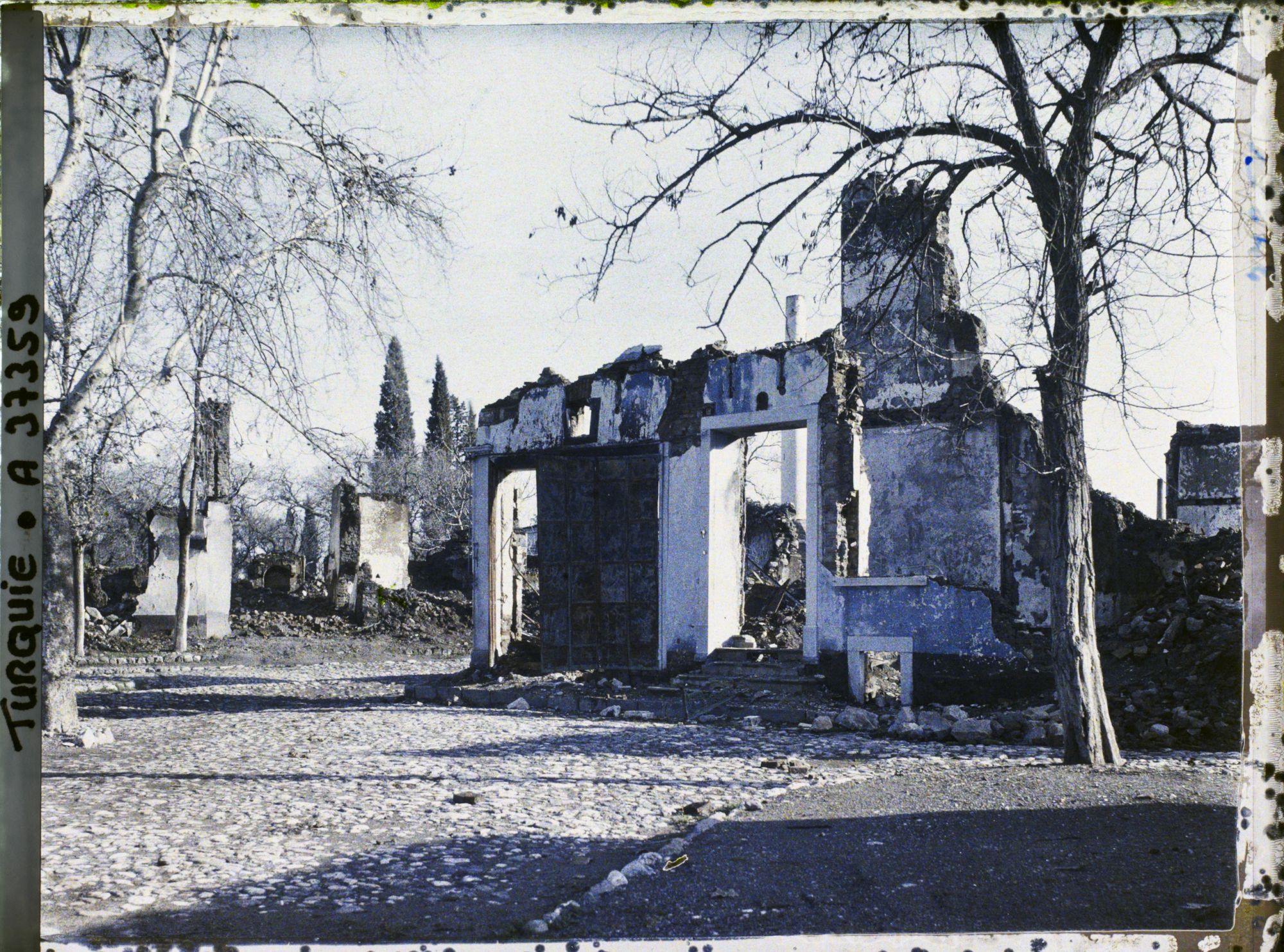 Image représentant Ruines d'un bâtiment ("le bazar Balik")