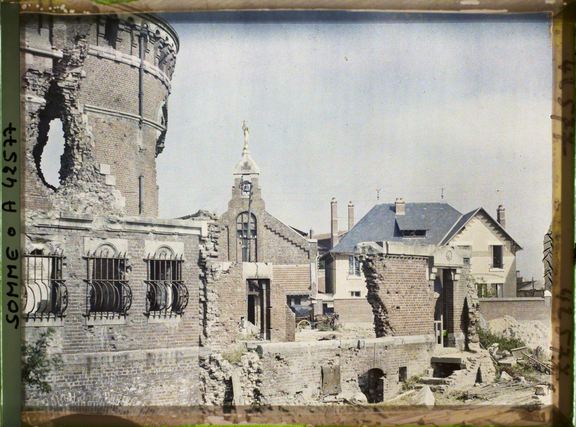Image représentant France, Albert, Vue St l'Eglise provisoire