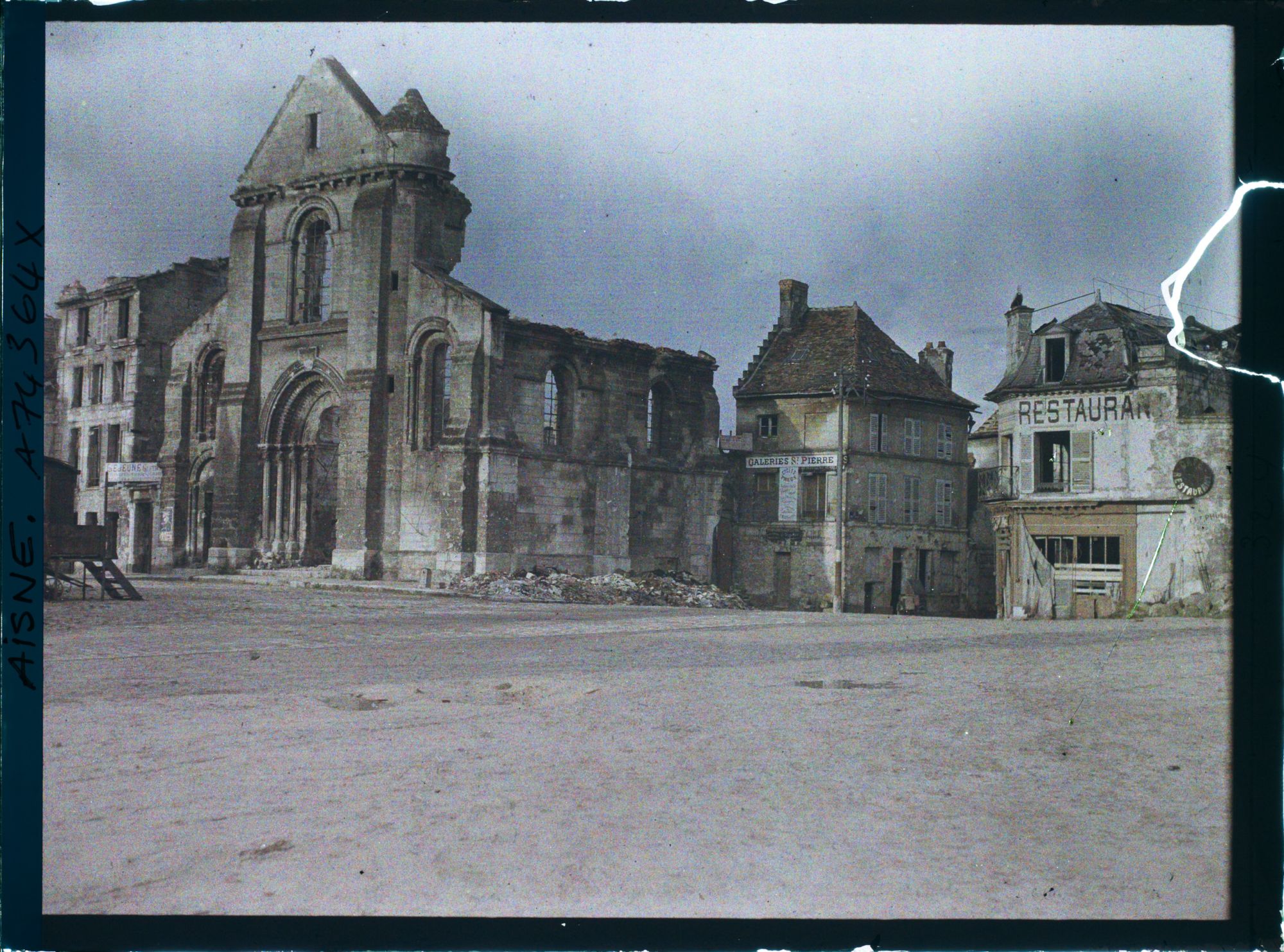 Image représentant L'église Saint-Pierre en ruines