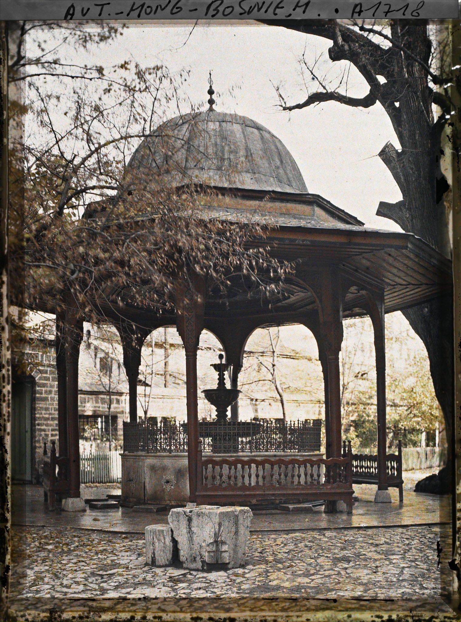 Image représentant Le bassin d'ablutions de la grande mosquée