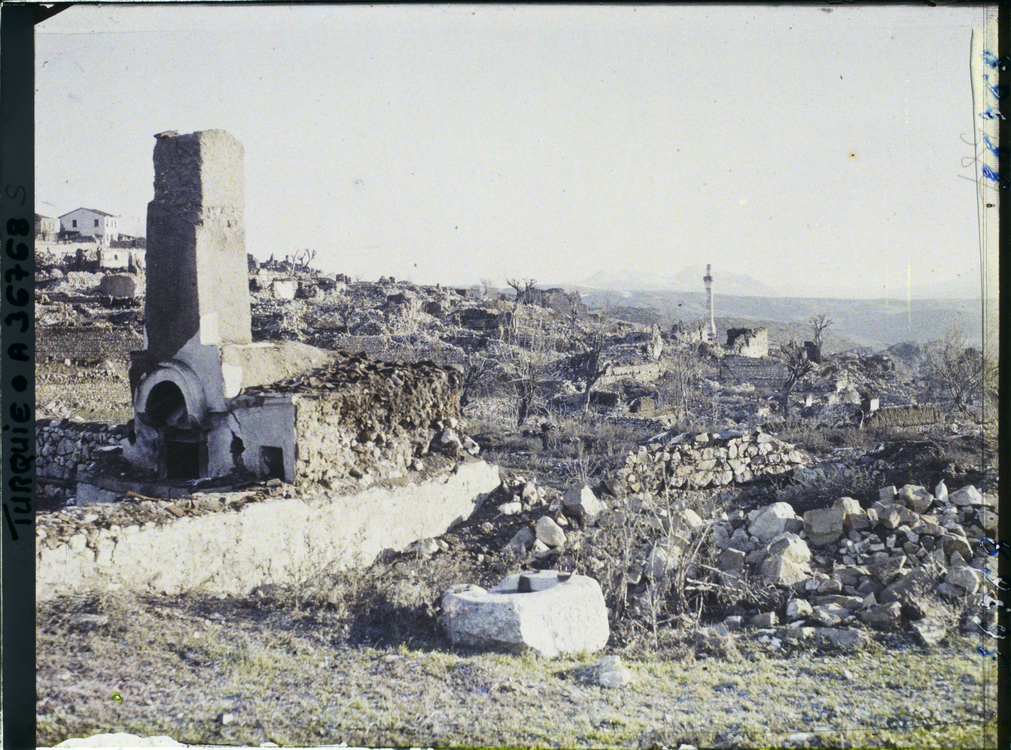 Image représentant Turquie, Biledjik, Ruines du Village
