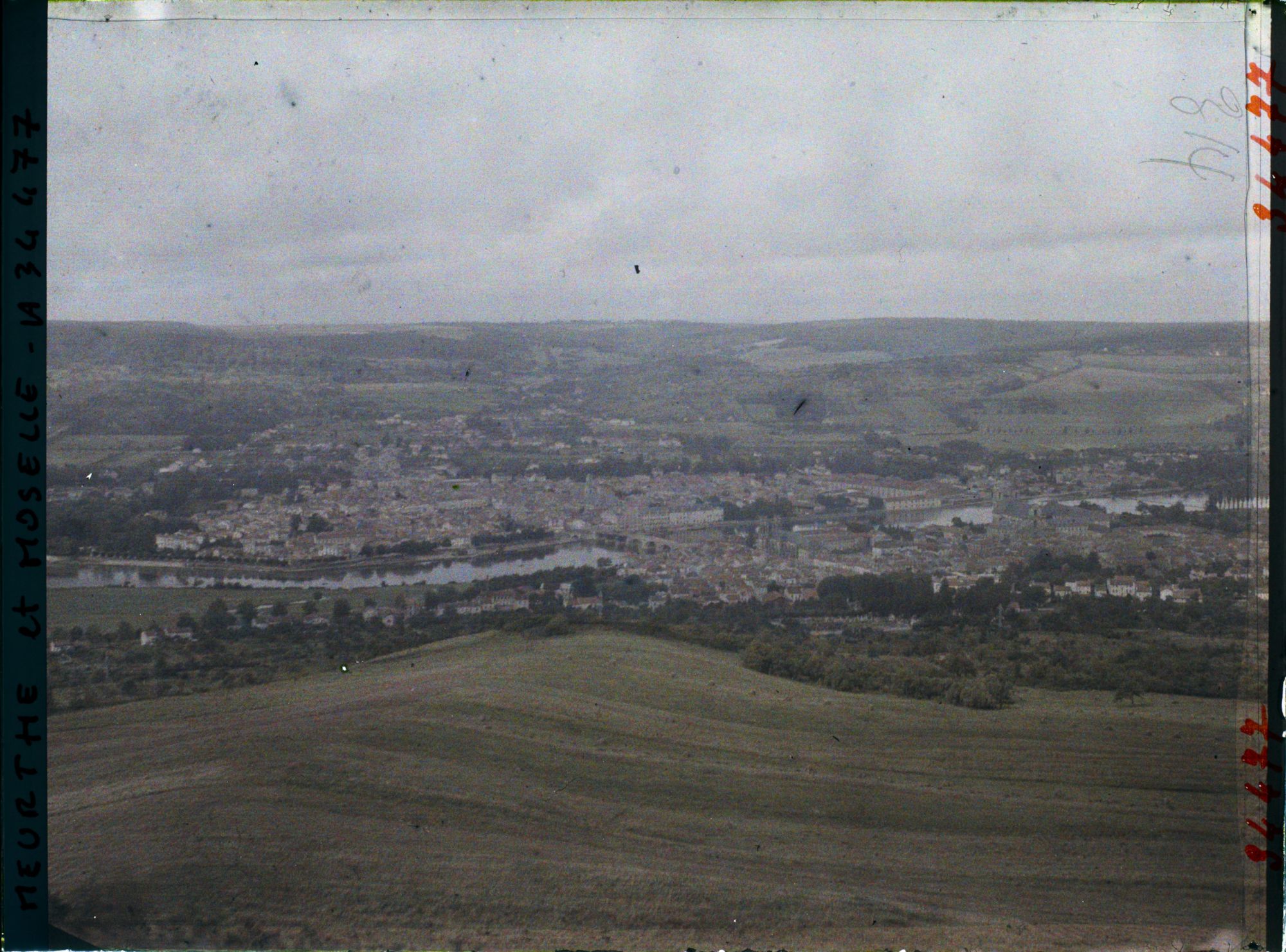 Image représentant France, Mousson, Vue Générale de Pont à Mousson et du Bois Le Prêtre