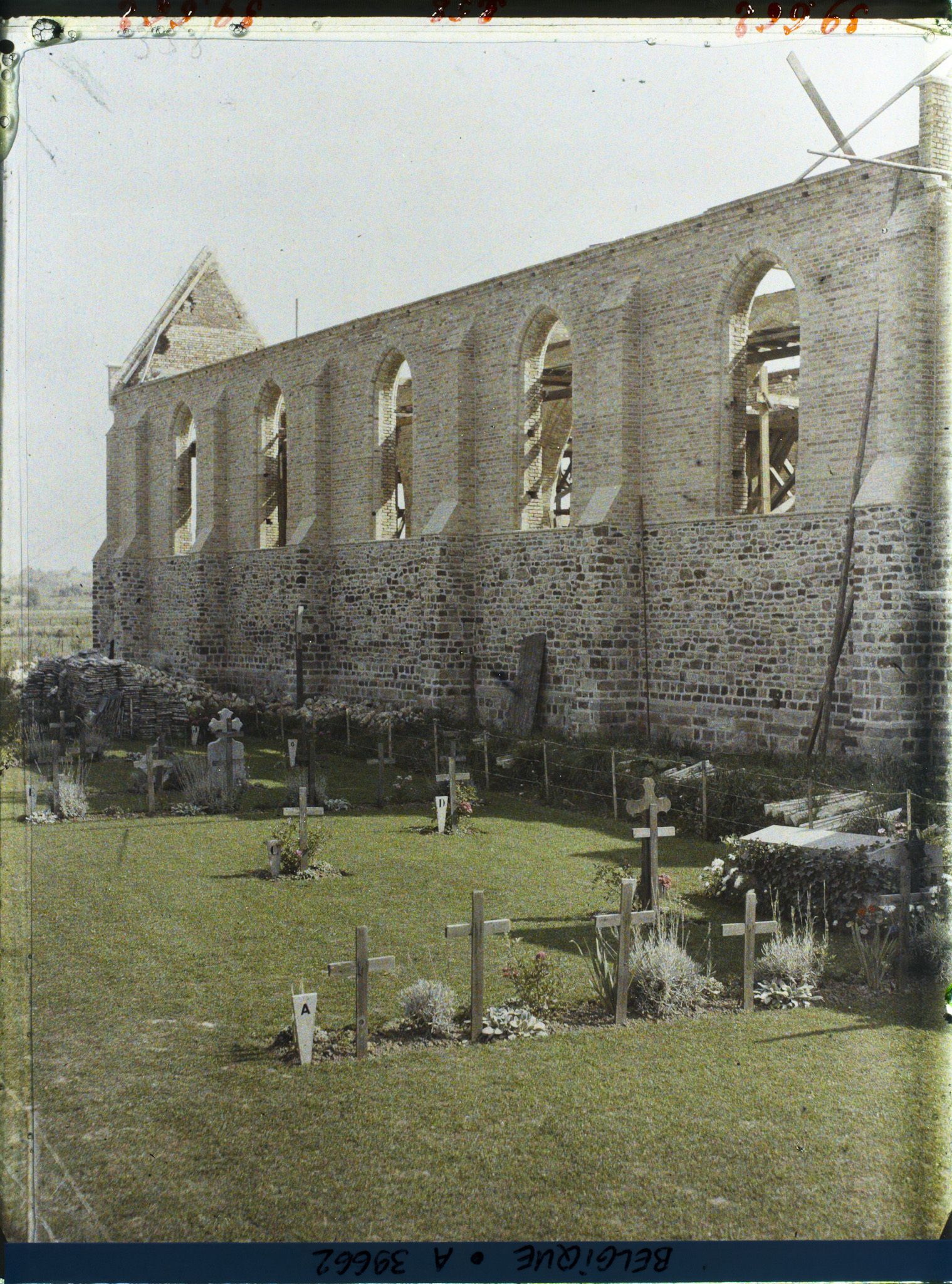 Image représentant Belgique, Zillebeke, Le petit Cimetière Anglais de l'Eglise
