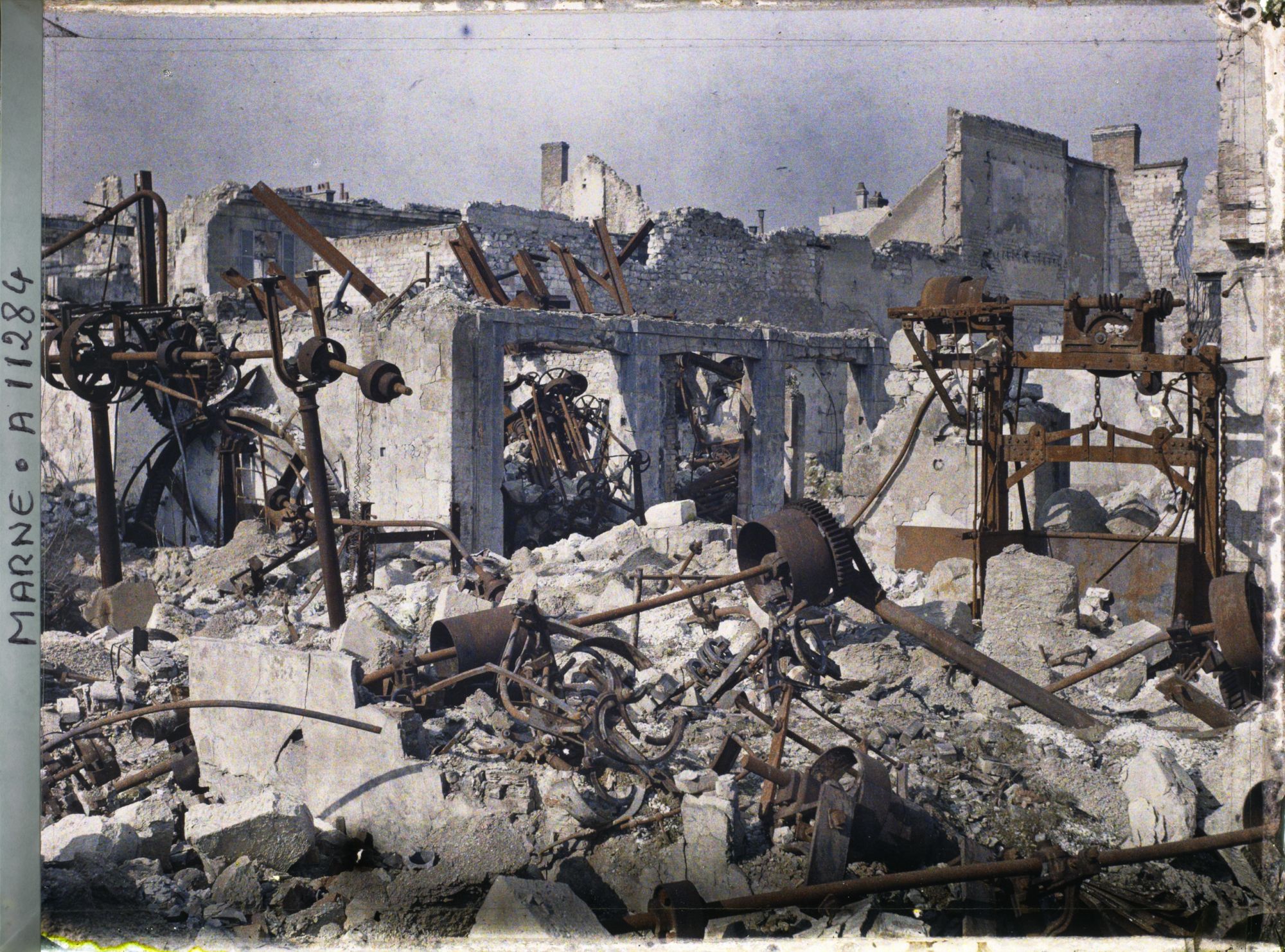 Image représentant Usine en ruine, rue des Trois Raisinets