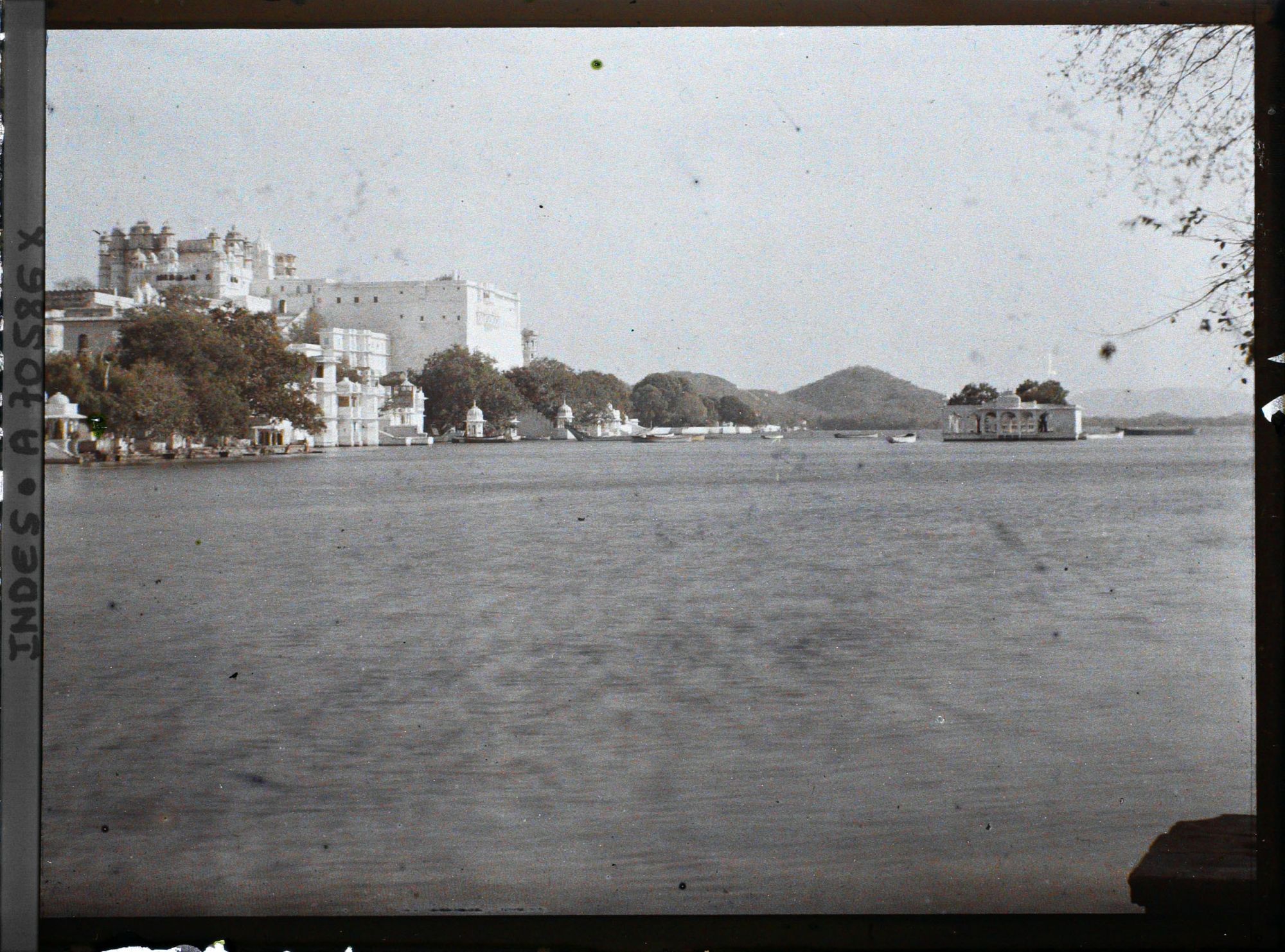 Image représentant Le palais royal et le lac Pichola