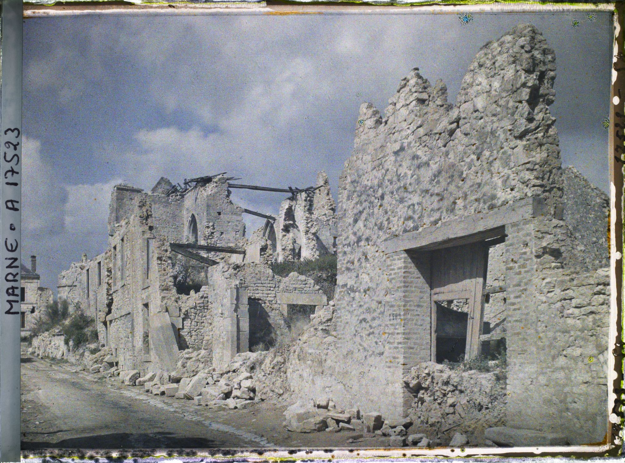 Image représentant France, Cauroy, La rue principale et l'Eglise
