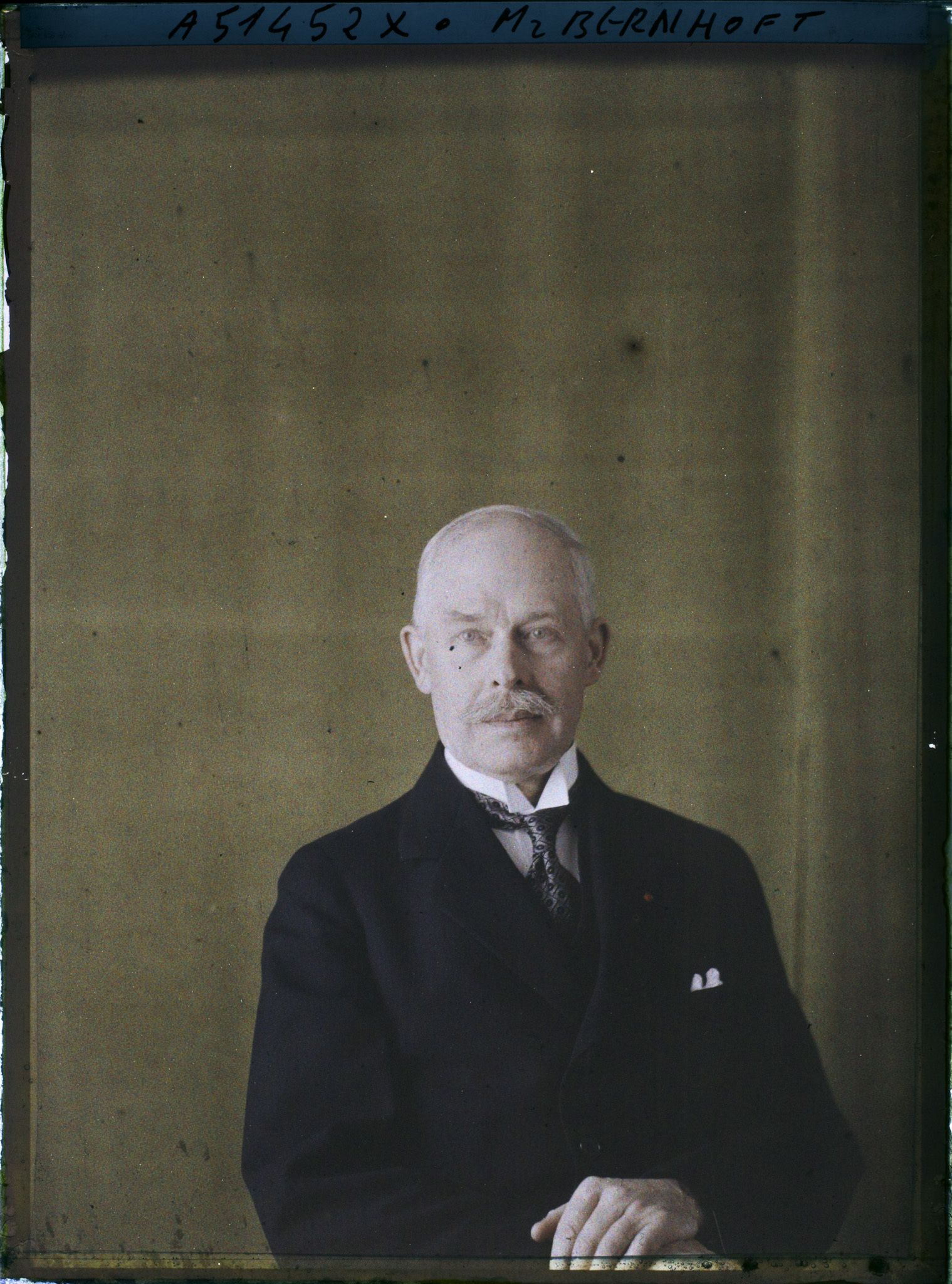 Image représentant https://musee-albert-kahn.s-museum.fr/home/NWQ2OTAwYzNmYjZlZTk1ZWQwODJmMjY4L2dlbmVyaWMtbm90aWNlLXRhYi9hdXRob3JpdHkvNjE3YTc5ZjVjZjhiODk2OGIzMzM3ZDIx/5d6900c3fb6ee95ed082f268/generic-notice-tab/authority/617a79ebcf8b8968b33368a1 Monsieur Hermann Bernhoft