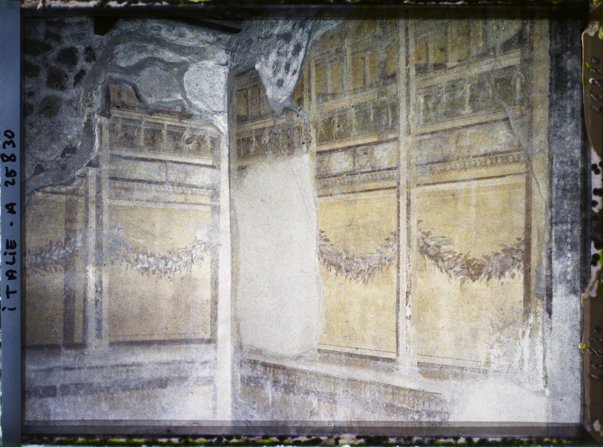 Image représentant Italie, Pompéi, Maison des noces d'argent, décoration de la grande salle