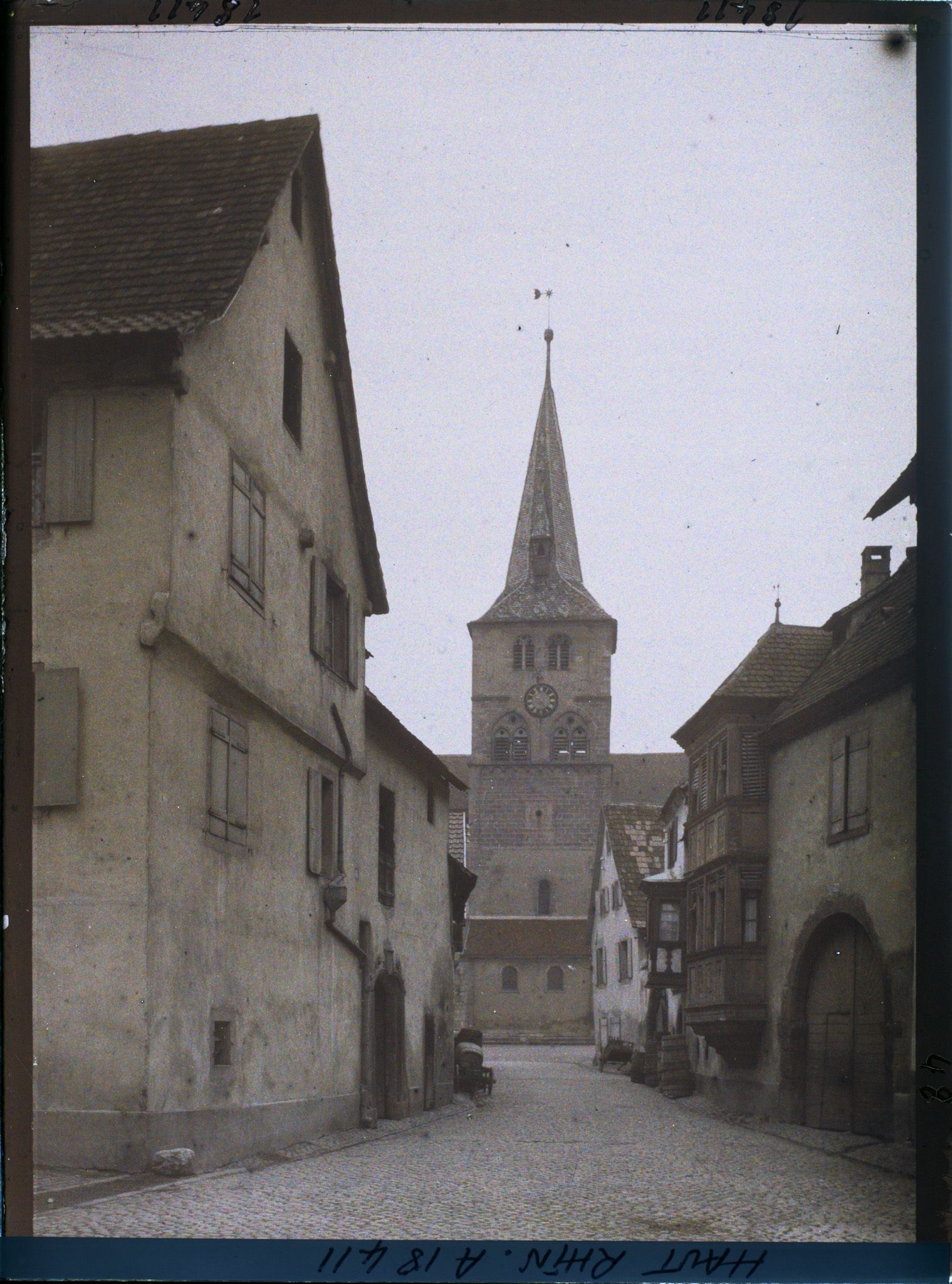 Image représentant France, Turkheim, La rue Vickramm et l'Eglise