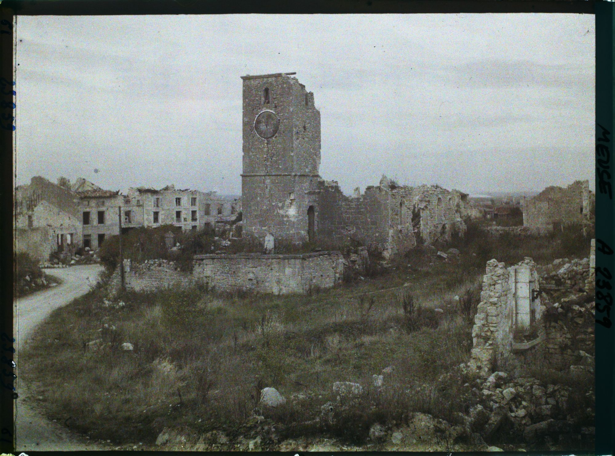 Image représentant France, Chatillon s/les Côtes, Chatillon sous les Côtes l'Eglise et les ruines