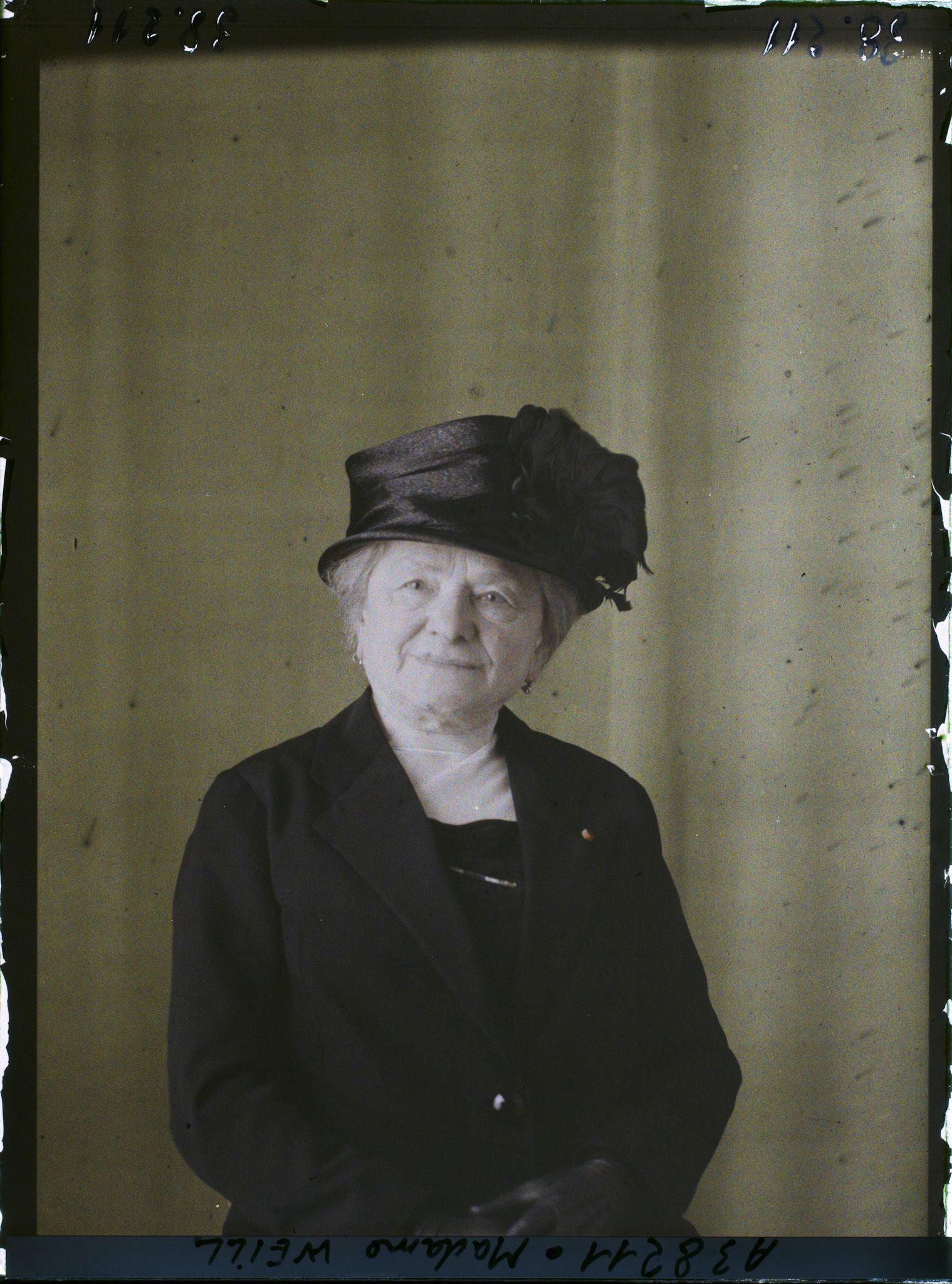 Image représentant https://musee-albert-kahn.s-museum.fr/home/NWQ2OTAwYzNmYjZlZTk1ZWQwODJmMjY4L2dlbmVyaWMtbm90aWNlLXRhYi9hdXRob3JpdHkvNjE3YTc5ZjVjZjhiODk2OGIzMzM3ZDIx/5d6900c3fb6ee95ed082f268/generic-notice-tab/authority/617a79ebcf8b8968b3337a77 Madame Weill