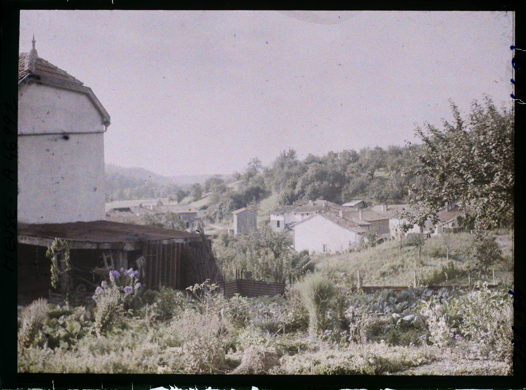 Image représentant France, La Chalade 392 h - Meuse, Vue vers le haut du Village (Don le Four de Paris)