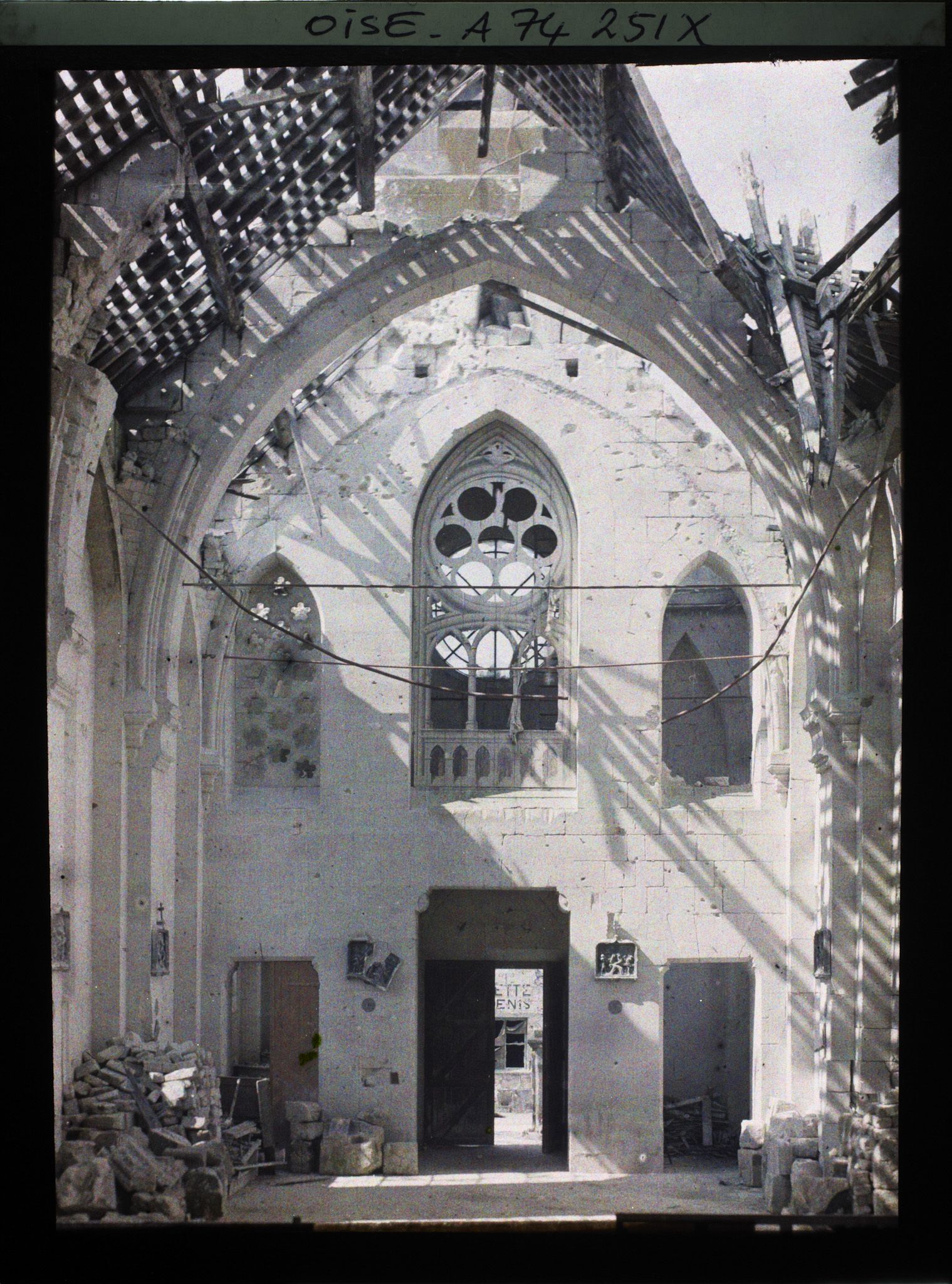 Image représentant L'église en ruines