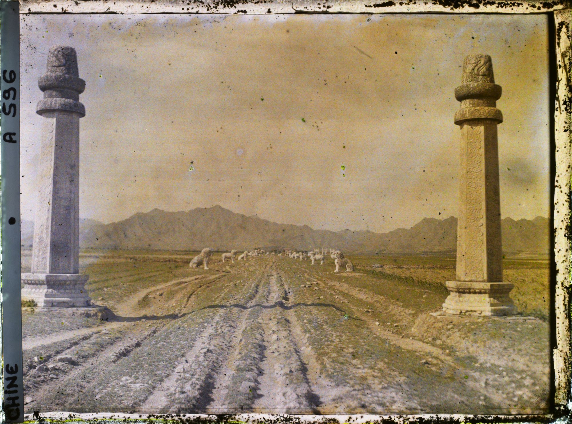 Image représentant Ming Shisanling (" Treize Tombeaux des Ming ")