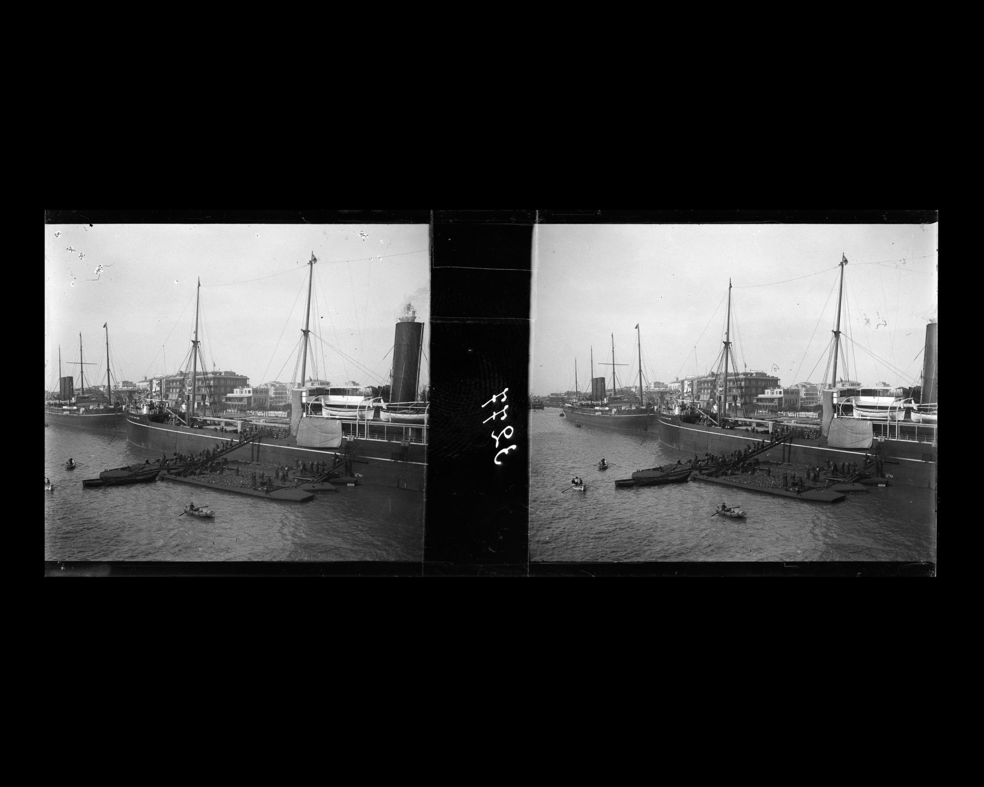 Image représentant Paquebots dans l'avant-port