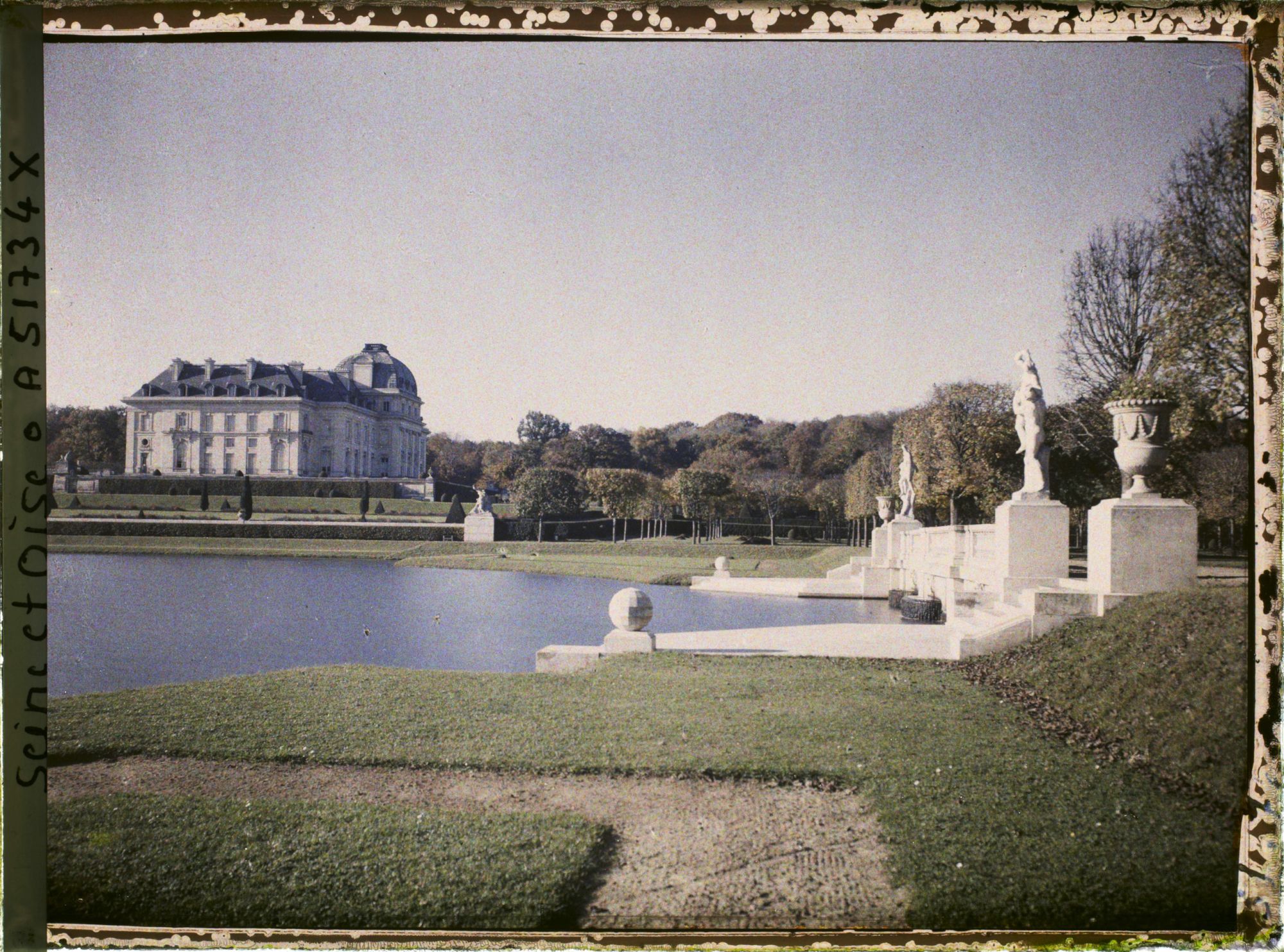 Image représentant Les jardins et le château de Voisins