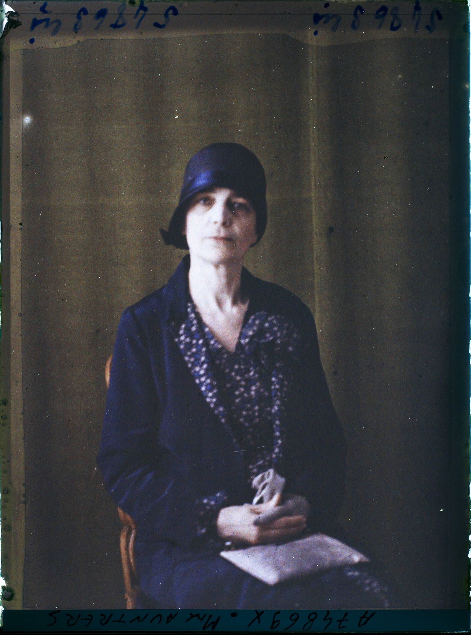 Image représentant https://musee-albert-kahn.s-museum.fr/home/NWQ2OTAwYzNmYjZlZTk1ZWQwODJmMjY4L2dlbmVyaWMtbm90aWNlLXRhYi9hdXRob3JpdHkvNjE3YTc5ZjVjZjhiODk2OGIzMzM3ZDIx/5d6900c3fb6ee95ed082f268/generic-notice-tab/authority/617a79ebcf8b8968b33367bf Madame Auntrers