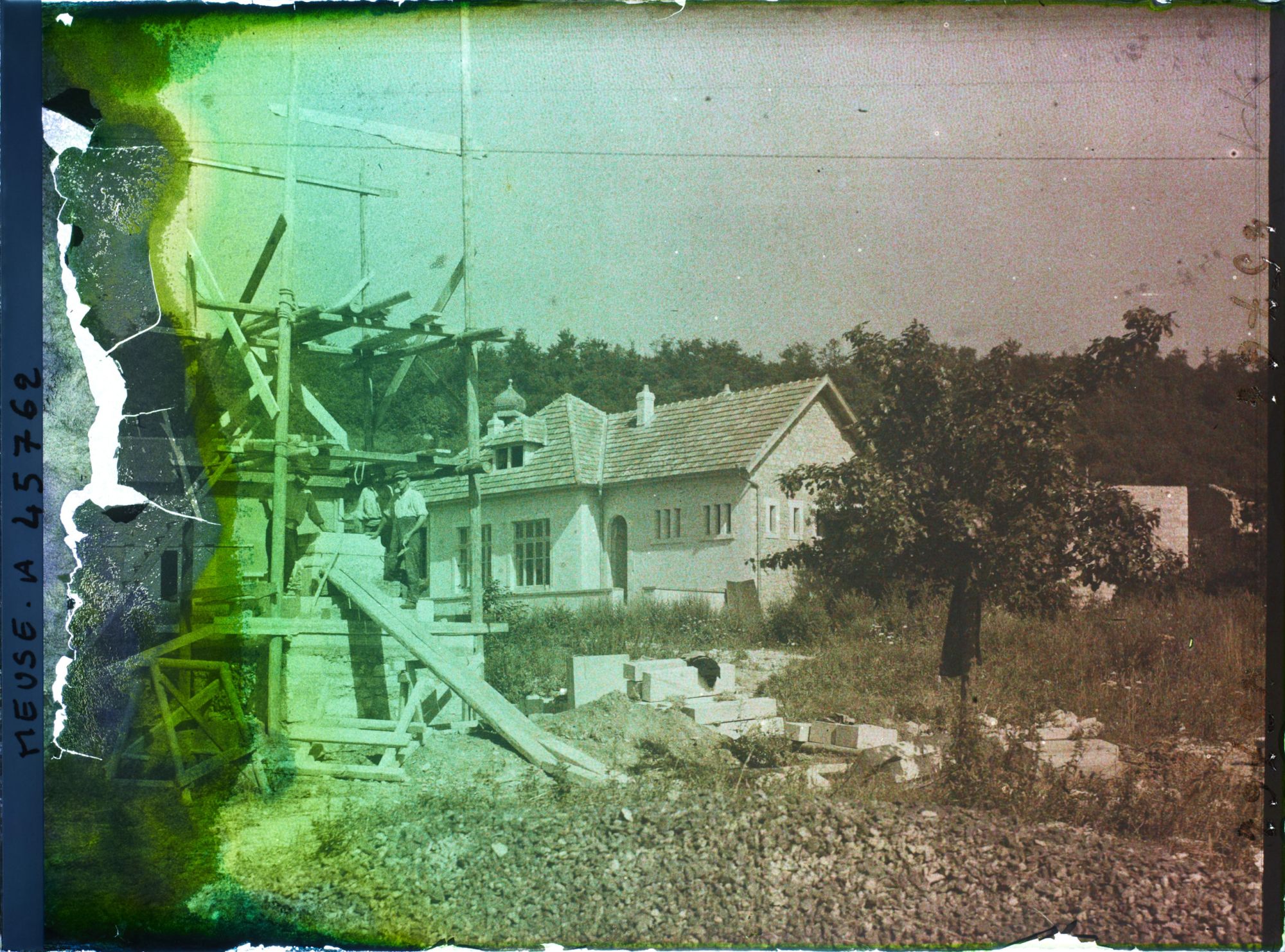 Image représentant France, Apremont, Construction du Monument aux morts et nouvelles Ecoles