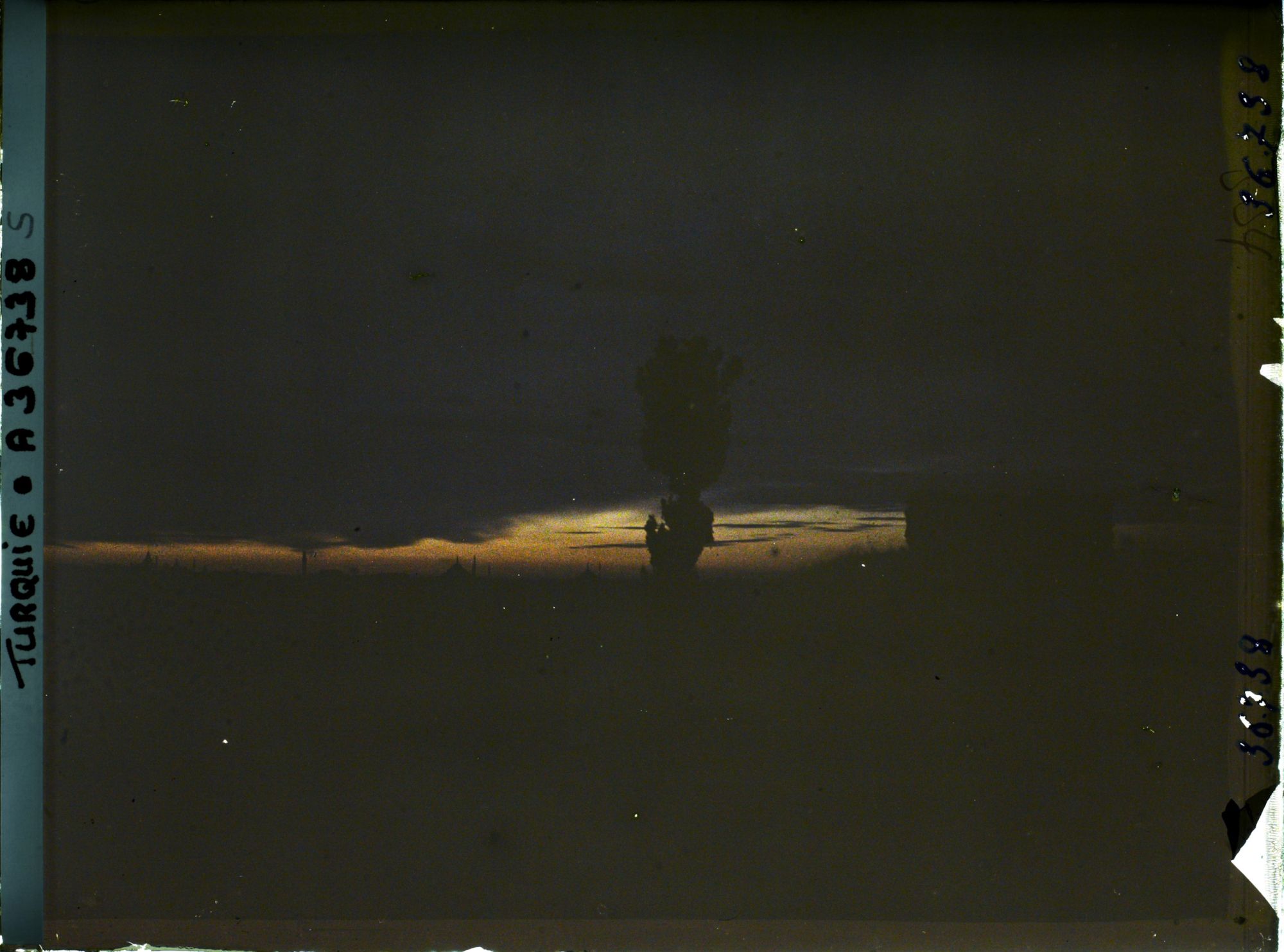 Image représentant Turquie, Scutari d'Asie, Coucher de Soleil vers la Marmara