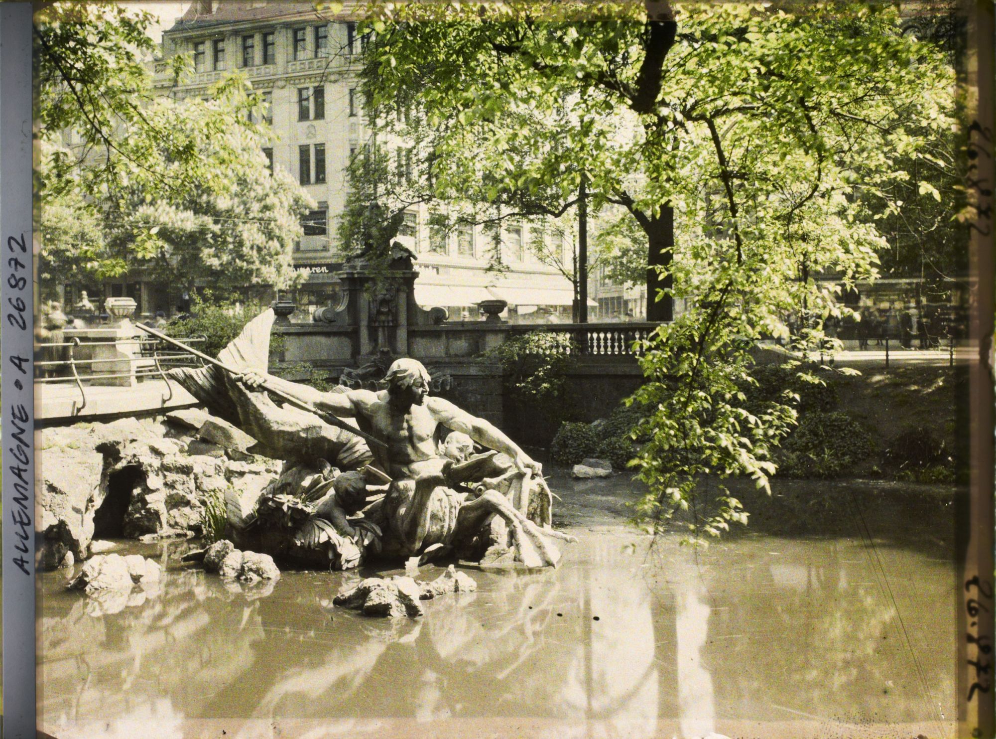Image représentant Allemagne, Düuseldorf, Occupation Française Fontaine de la Kœnigsalle